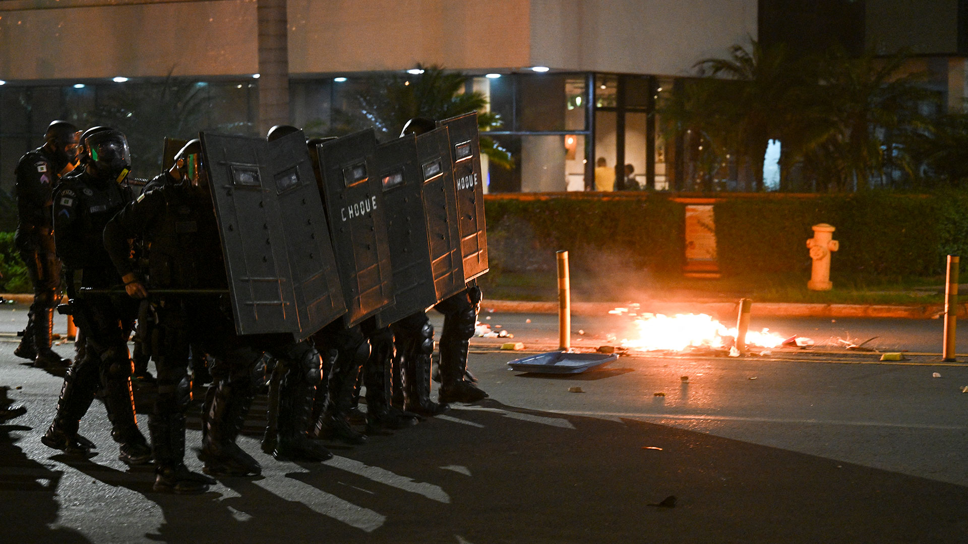 Manifestantes de enfrentaron a la Policía (EVARISTO SA / AFP)