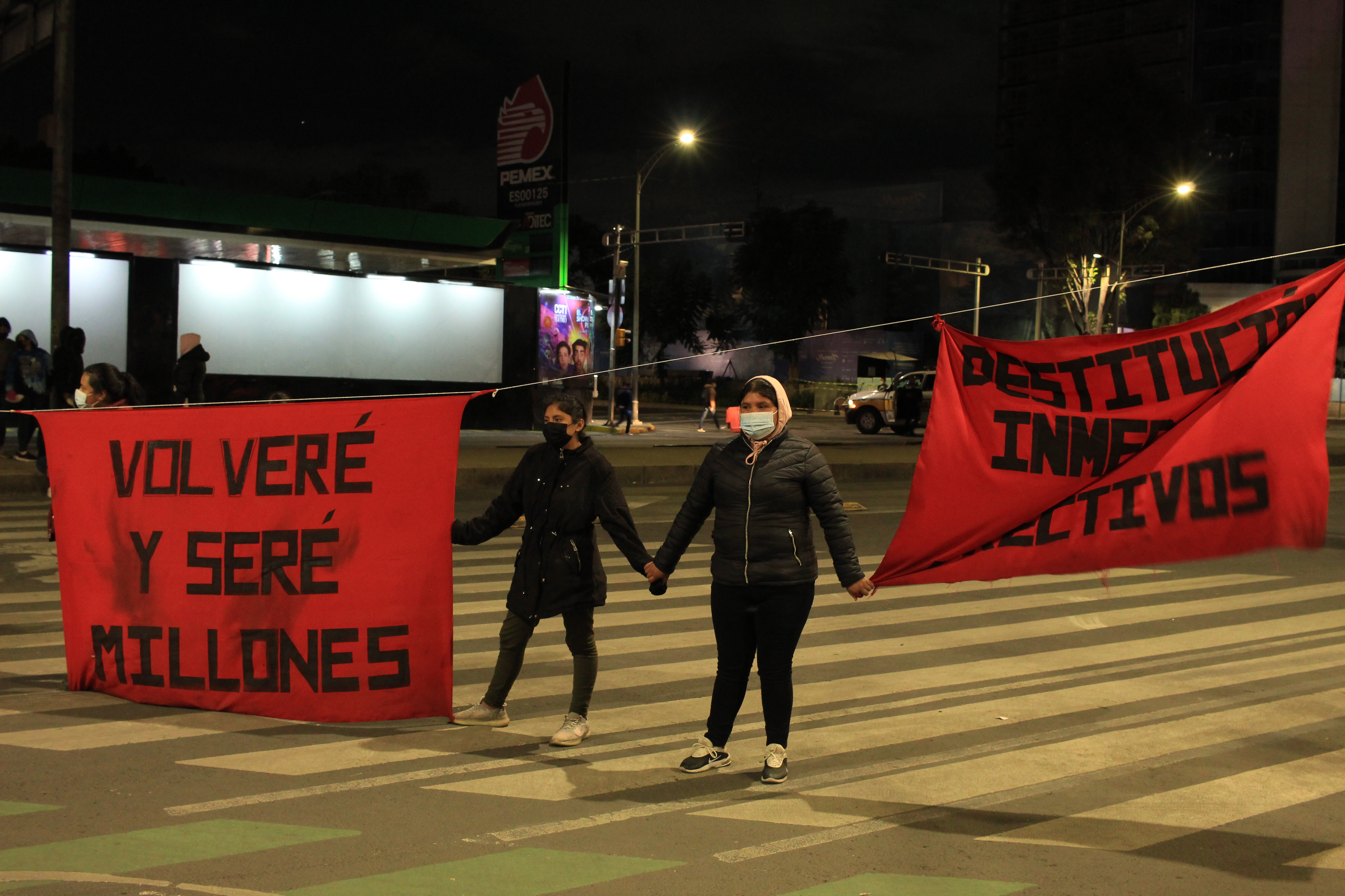 Privatización y represión: los motivos por los que normalistas se han manifestado más de 24 horas en Reforma