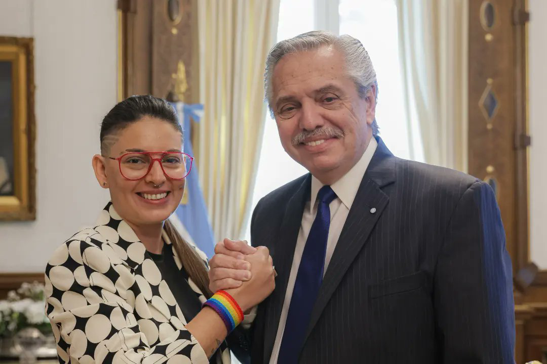 Ayelen Mazzina, al momento de su asunción como ministra de Mujeres, junto al presidente Alberto Fernandez