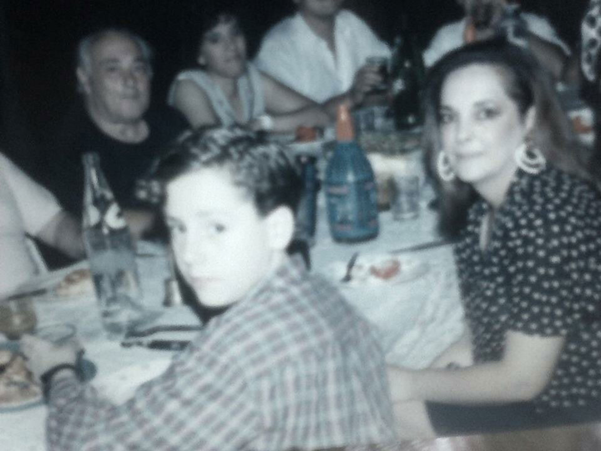 Muscari con jopo y a los 11 años, en una comida familiar