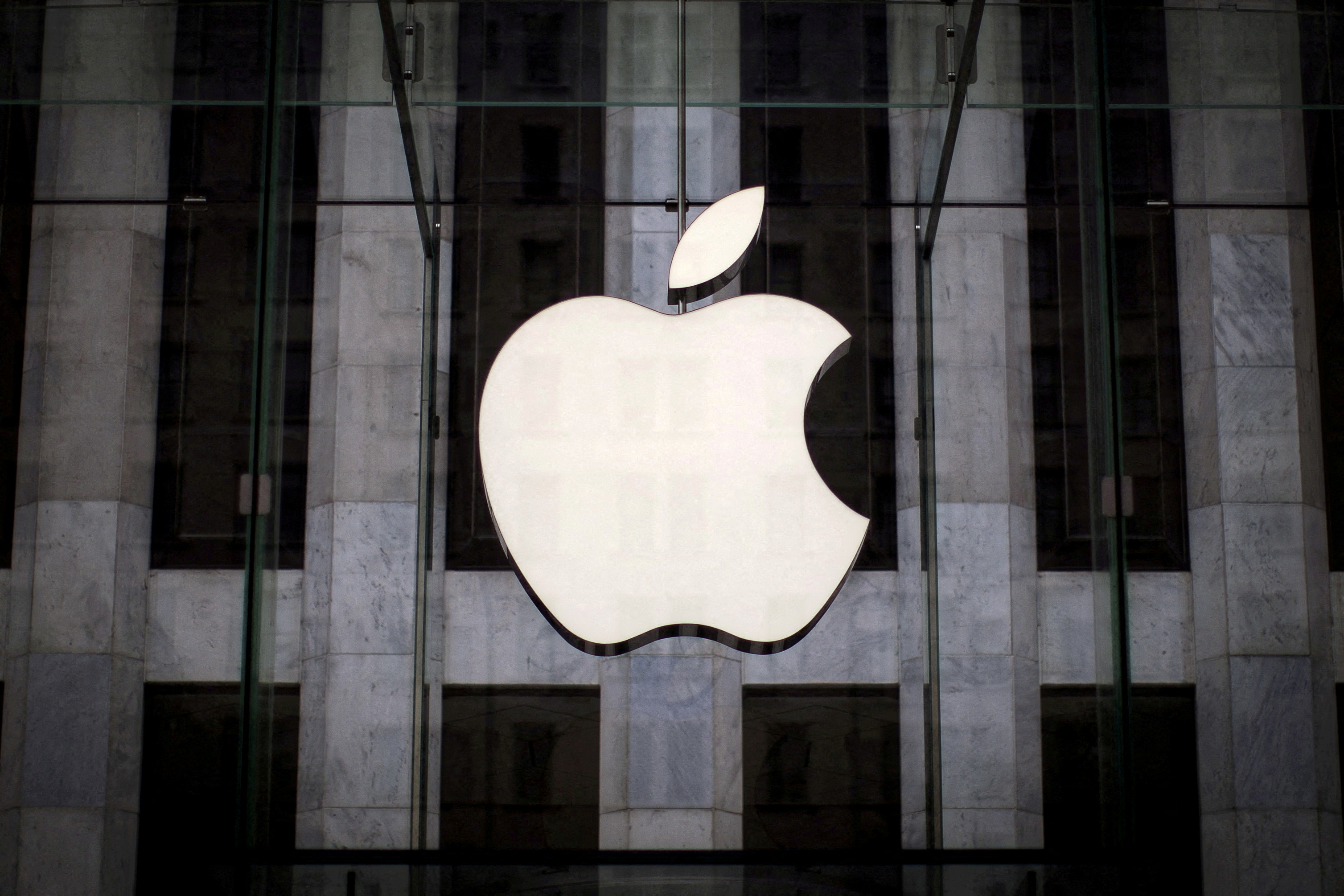 Según estimaciones de la consultora en valuación de marcas Brand Finance, hacía finales del 2021 el valor de la marca Apple ascendía a más de USD 263 mil millones (REUTERS/Mike Segar/File Photo/File Photo)