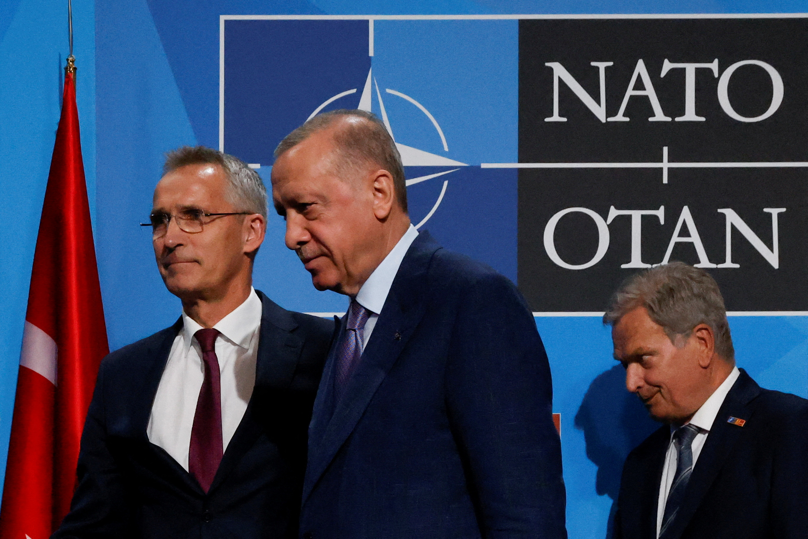Suecia y Finlandia aceptaron las exigencias de Turquía para levantar el veto a su ingreso en la OTAN (REUTERS/Yves Herman)