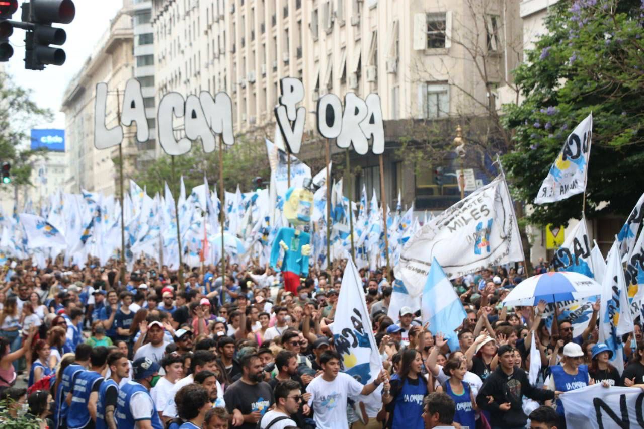 La Cámpora convocó una vigilia frente a Tribunales horas antes que se conozcan los fundamentos de la condena a Cristina Kirchner en la causa Vialidad 