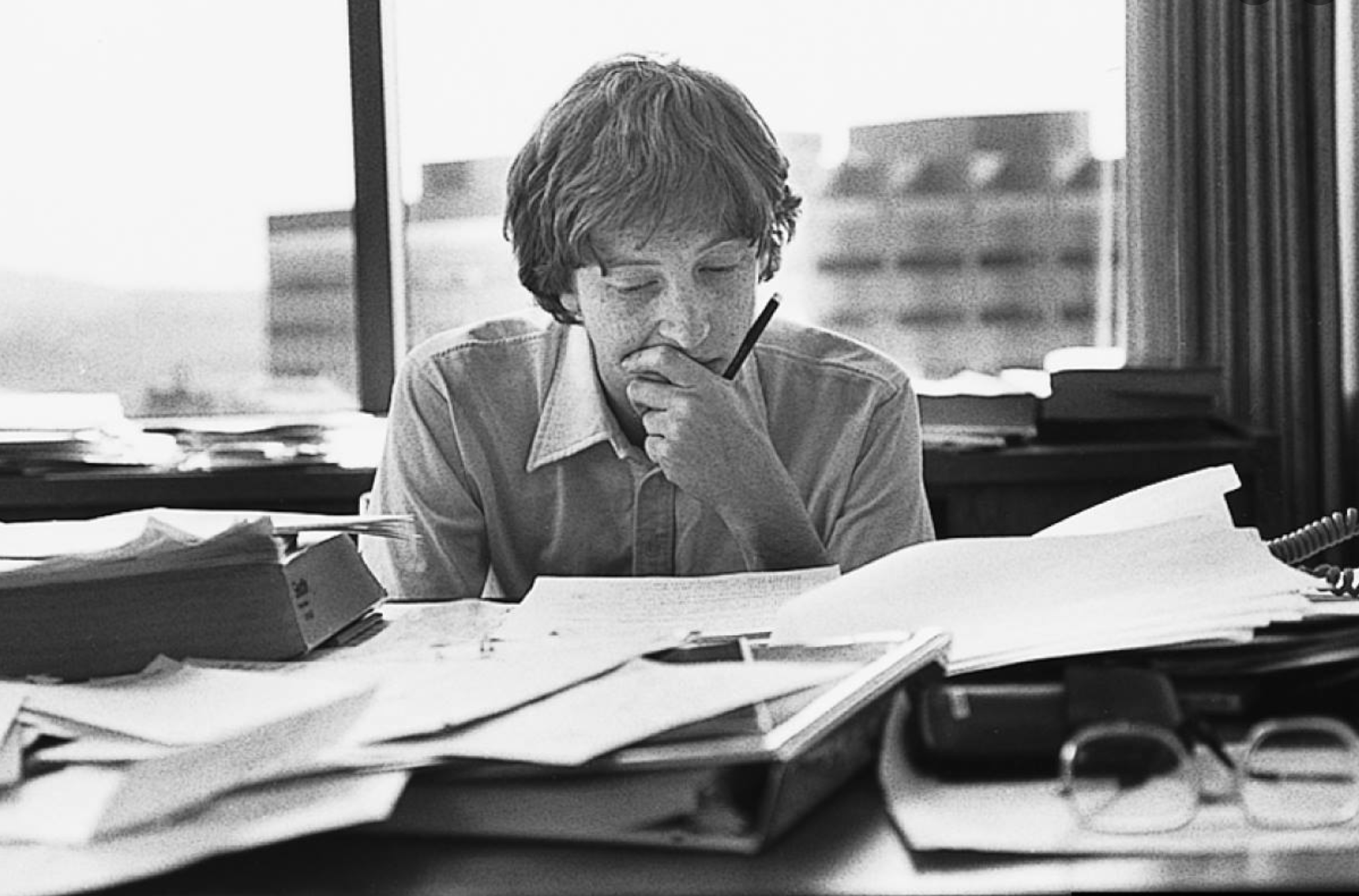 Bill Gates estudiando a los 18 años. (foto: Facebook)