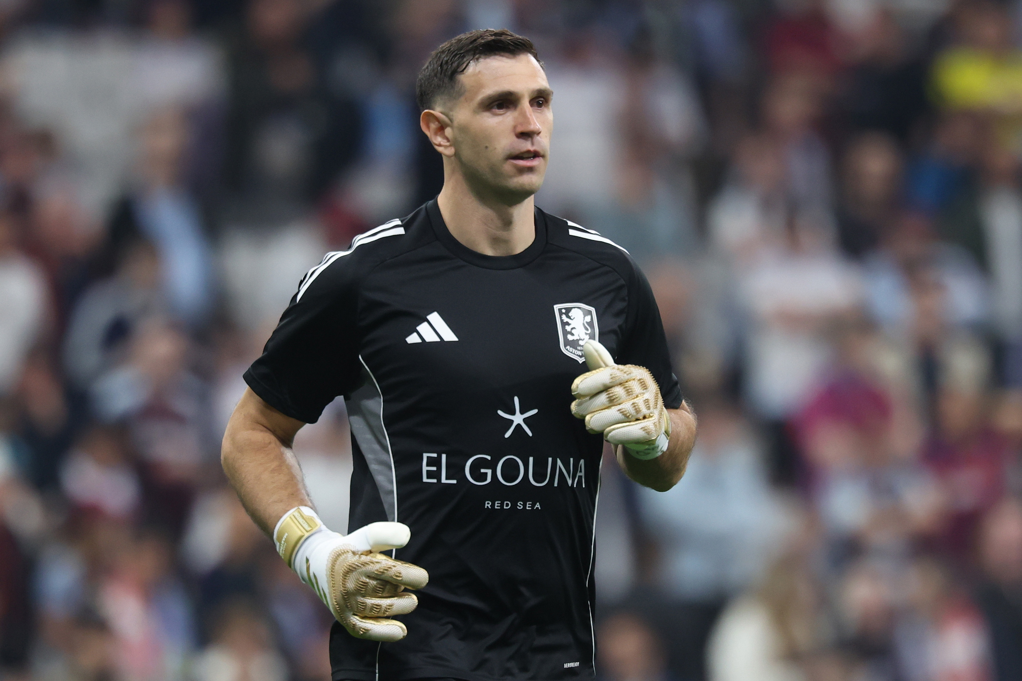 El DT del Aston Villa revel&oacute; la frase que le dijo Dibu Mart&iacute;nez en medio de las especulaciones sobre su futuro