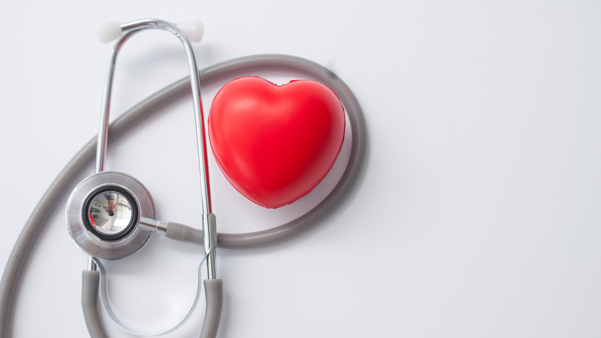 Cuando no se diagnostica ni se trata, la presión arterial alta puede causar enfermedades cardiovasculares