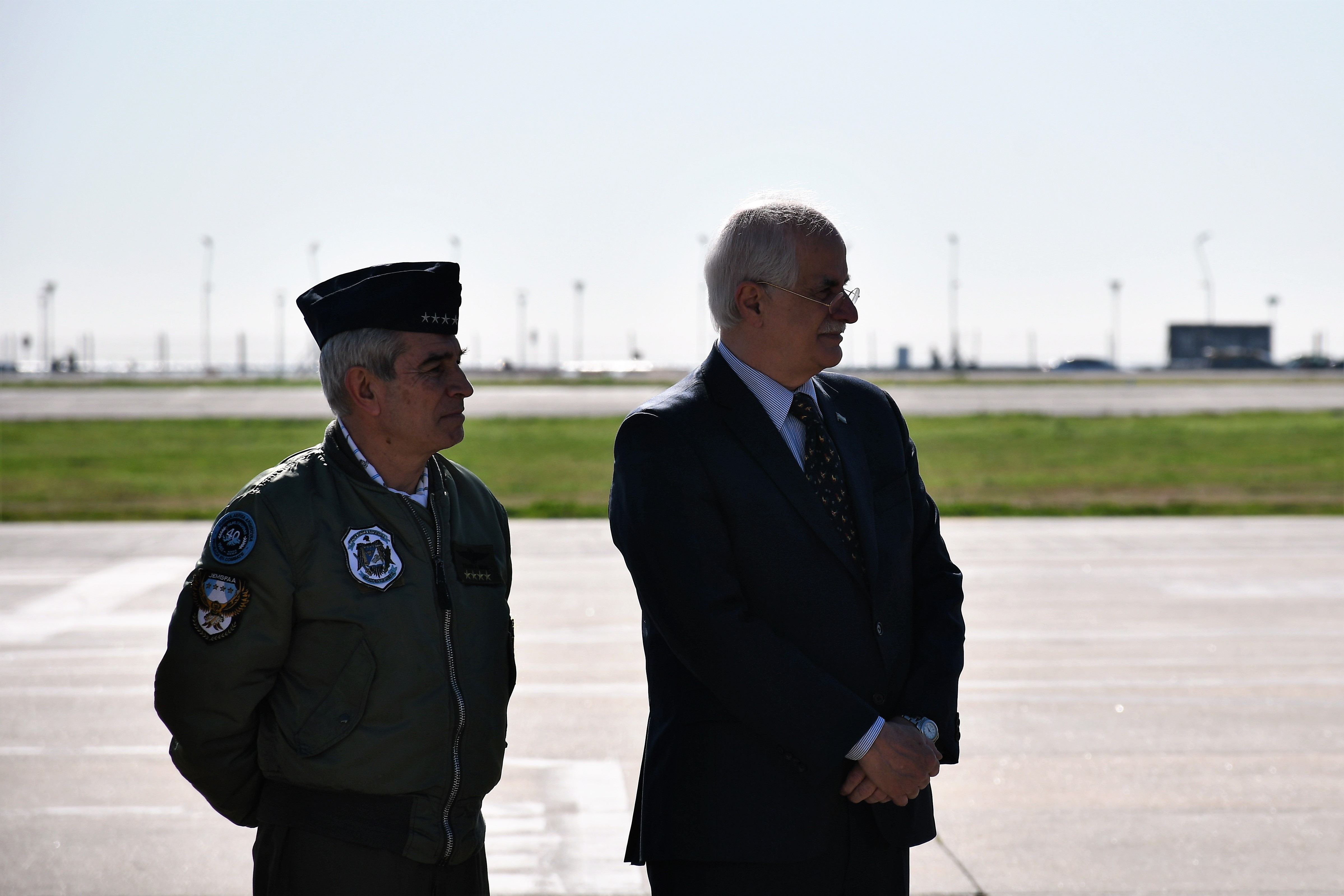 El Ministro de Defensa Jorge Taiana junto al Jefe de la FAA Brigadier General Xavier Isaac