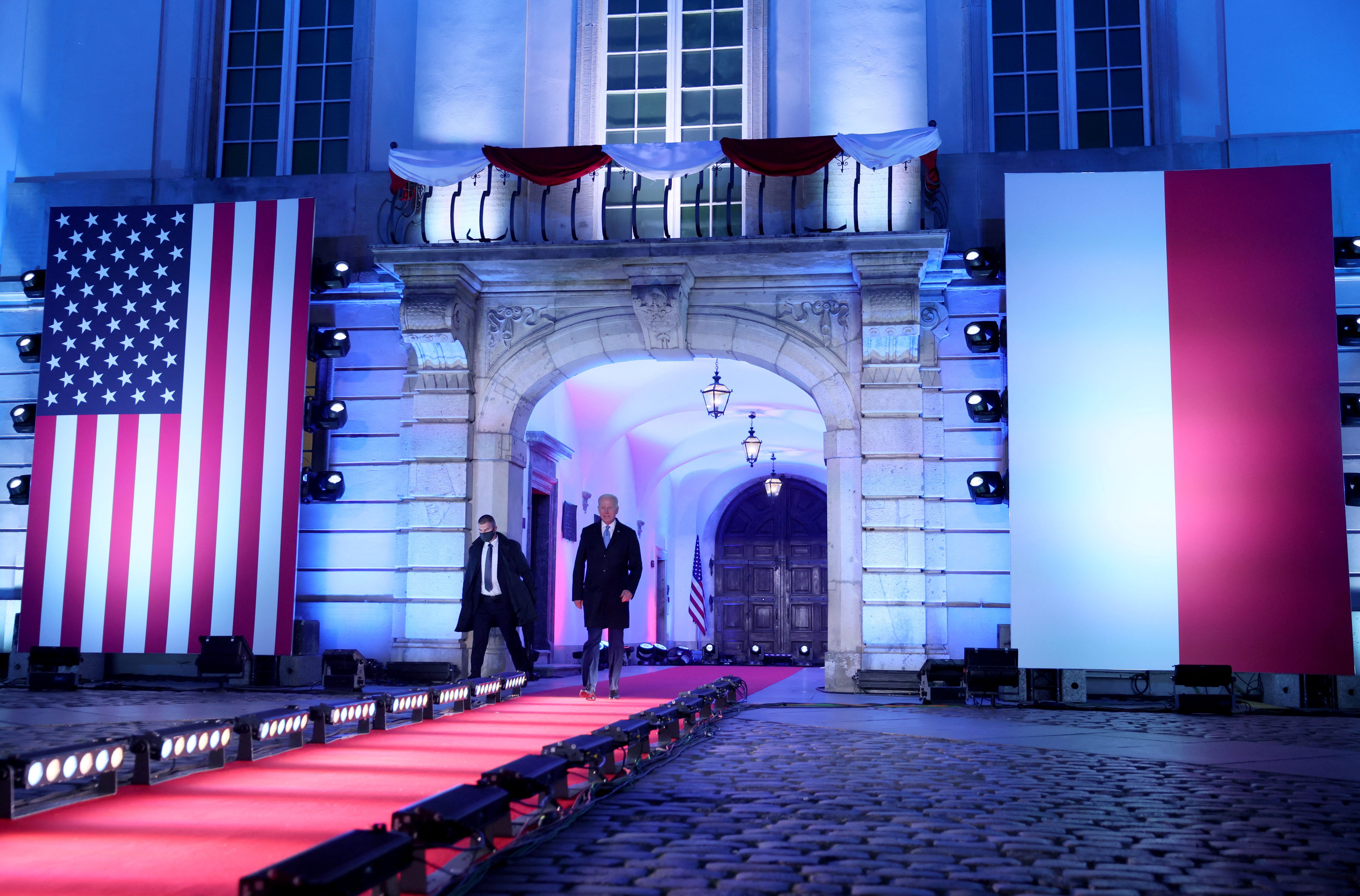 Joe Biden llegando al Castillo Imperial en Varsovia, Polonia (REUTERS/Evelyn Hockstein)