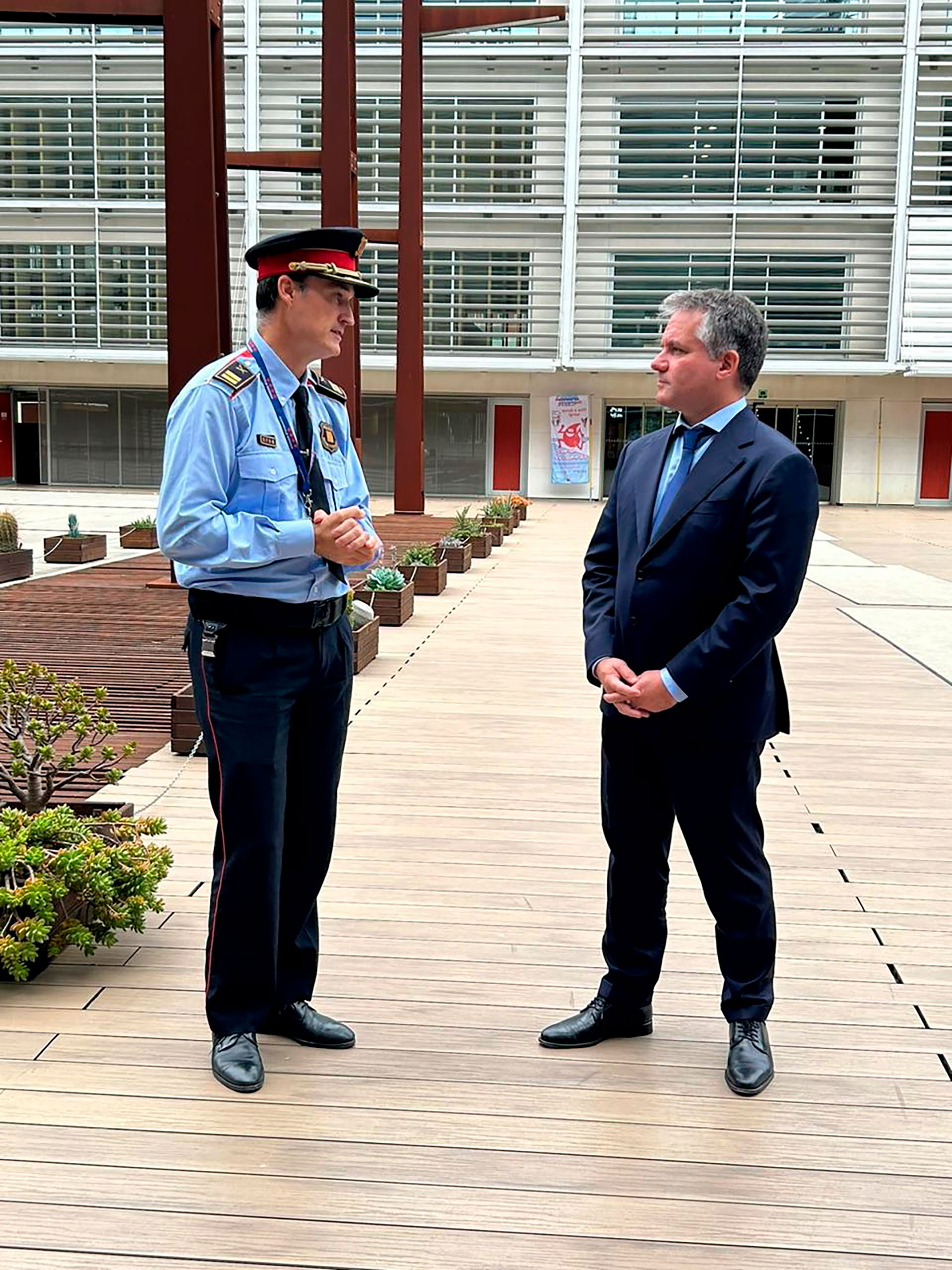 Marcelo D'Alessandro dialoga en Barcelona con Eduard Sallent, comisario jefe de Mossos D'Escuadra, la Policía Autonómica de Cataluña