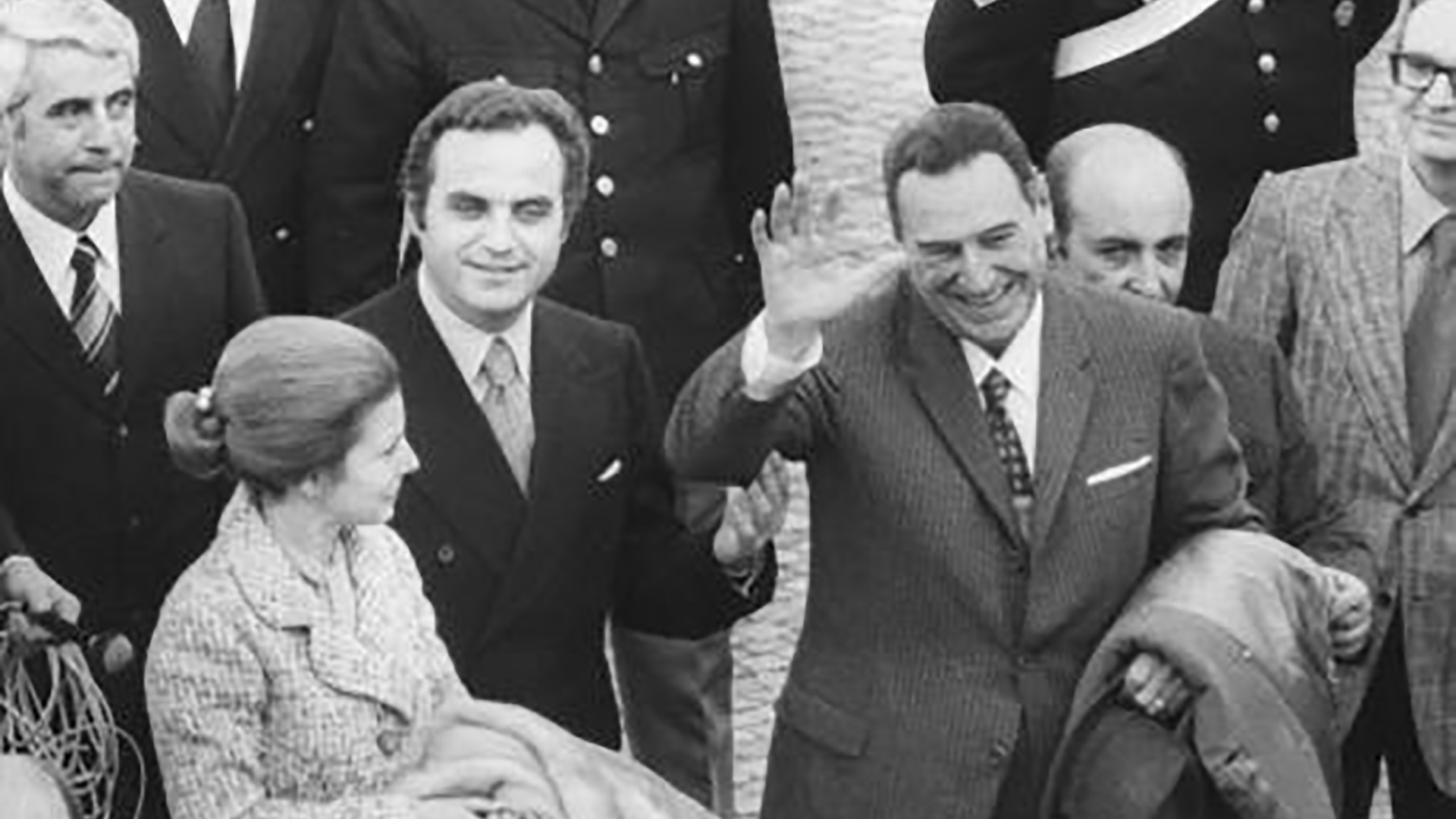 1972:  El general Perón y su esposa, Isabel, en Roma, poco antes de abordar el avión para regrsar a la Argentina  (Photo by Keystone/Getty Images)