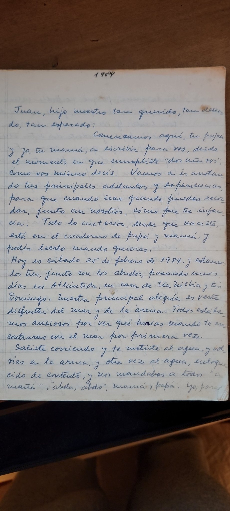 Una página del diario que escribió la madre de Juan para que pudiese recordar su infancia