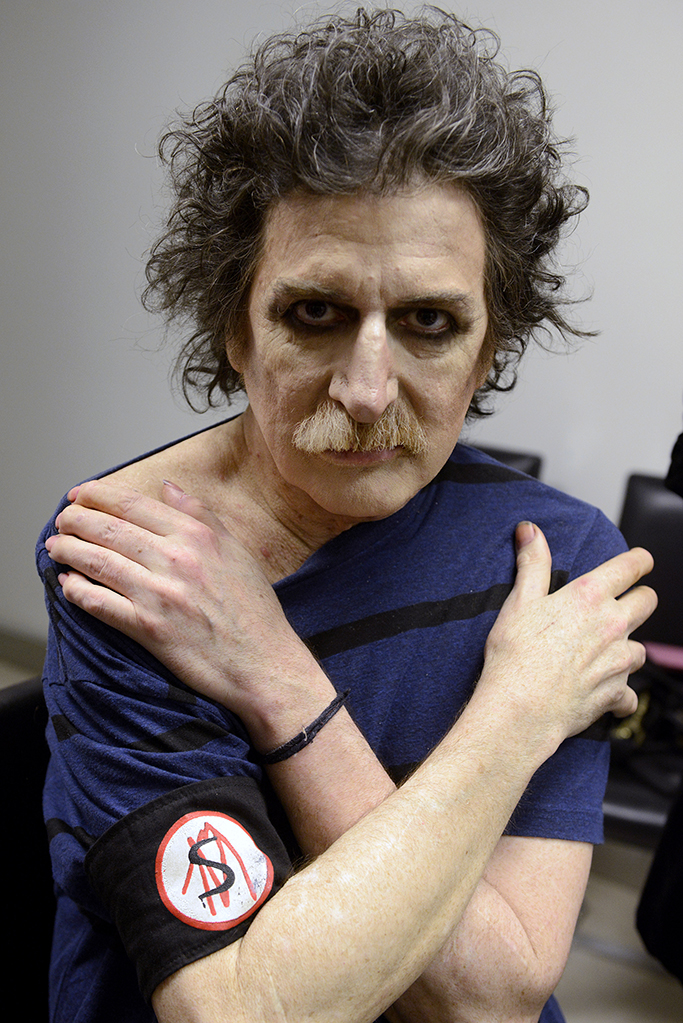Charly: Say no more. El 30 de mayo del 2020 lo hospitalizaron con fiebre alta, síntomas respiratorios y dolores musculares. La especulación fue que padecía COVID-19, pero el hisopado le dio negativo.