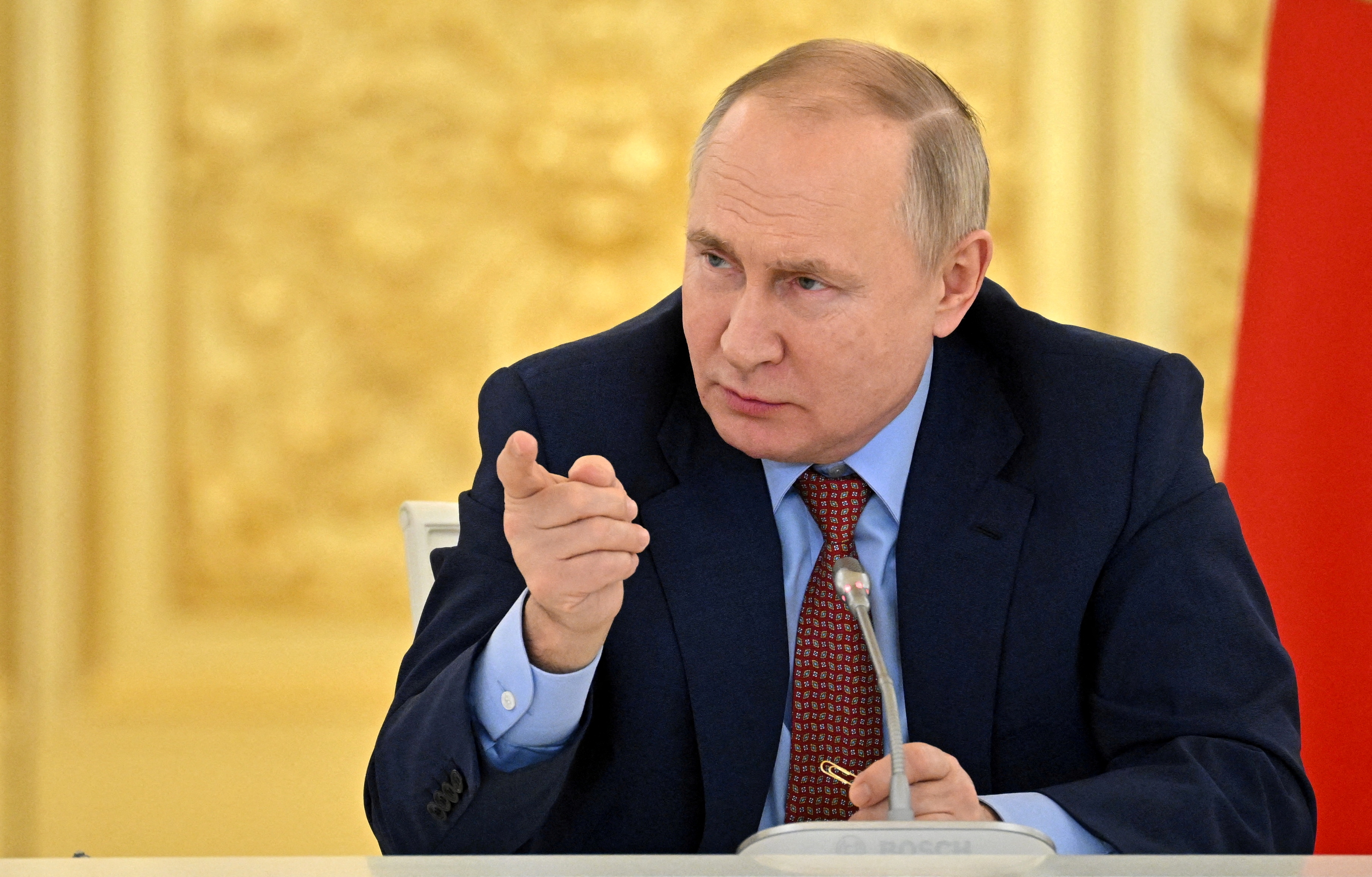 リッツクラッカーに乗るウラジミール・プーチン大統領