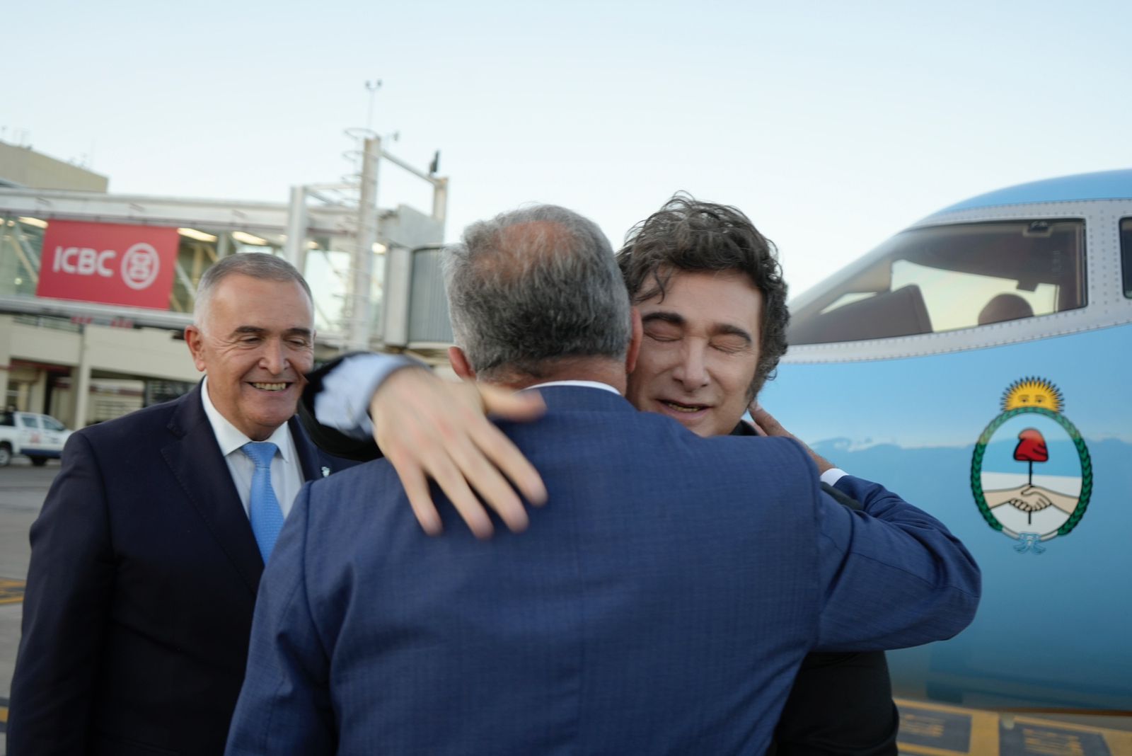 Milei vuelve al interior: dos actos patrios en Rosario y Tucum&aacute;n en medio del ruido pol&iacute;tico 