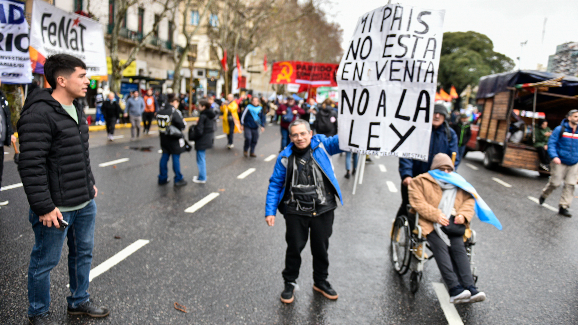 Con los n&uacute;meros ajustados para el qu&oacute;rum, la oposici&oacute;n apela a la presi&oacute;n social para derogar el DNU 70