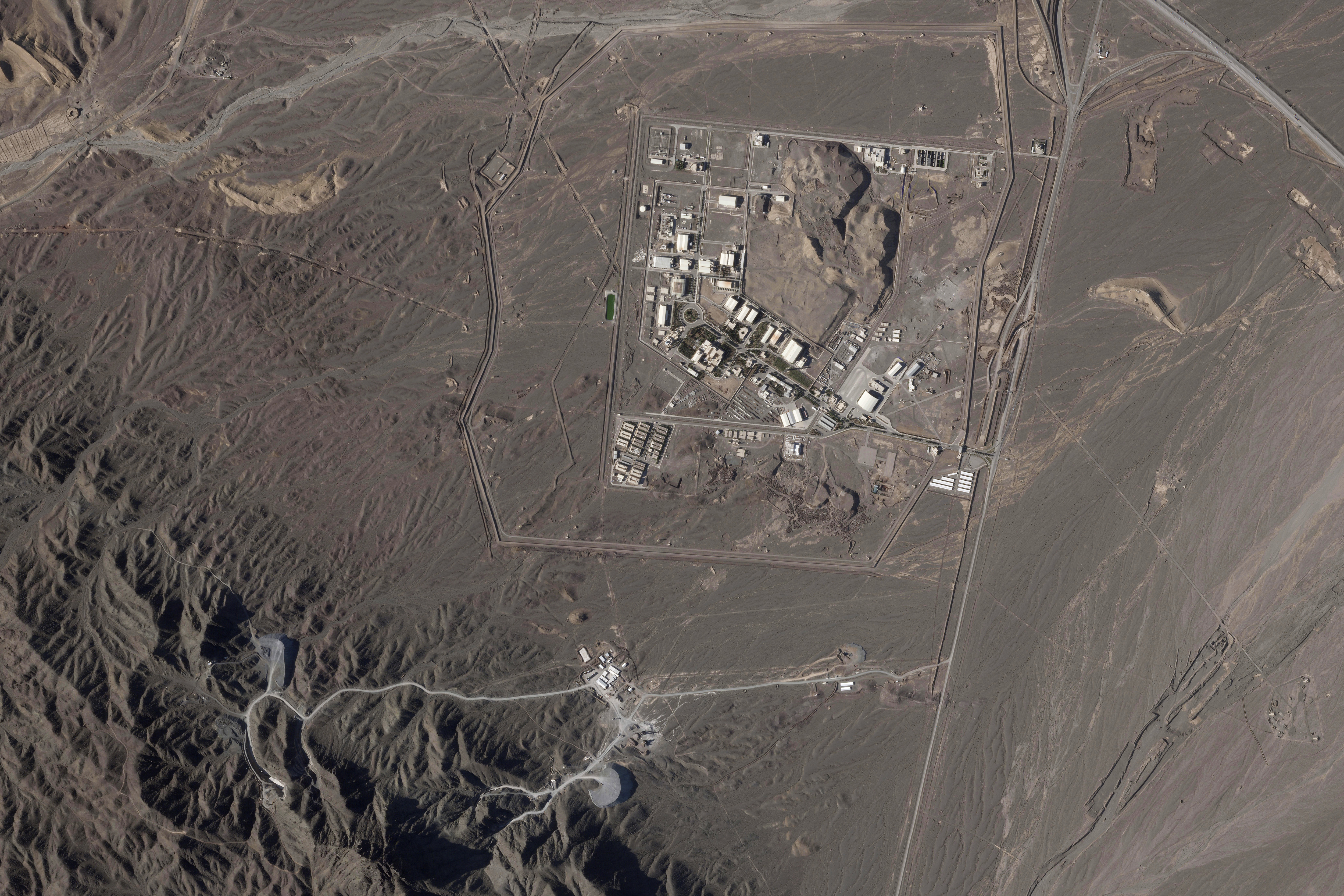 El OIEA advirtió que Irán continúa con su escalada nuclear: el régimen aumentó casi un tercio sus reservas de uranio enriquecido 