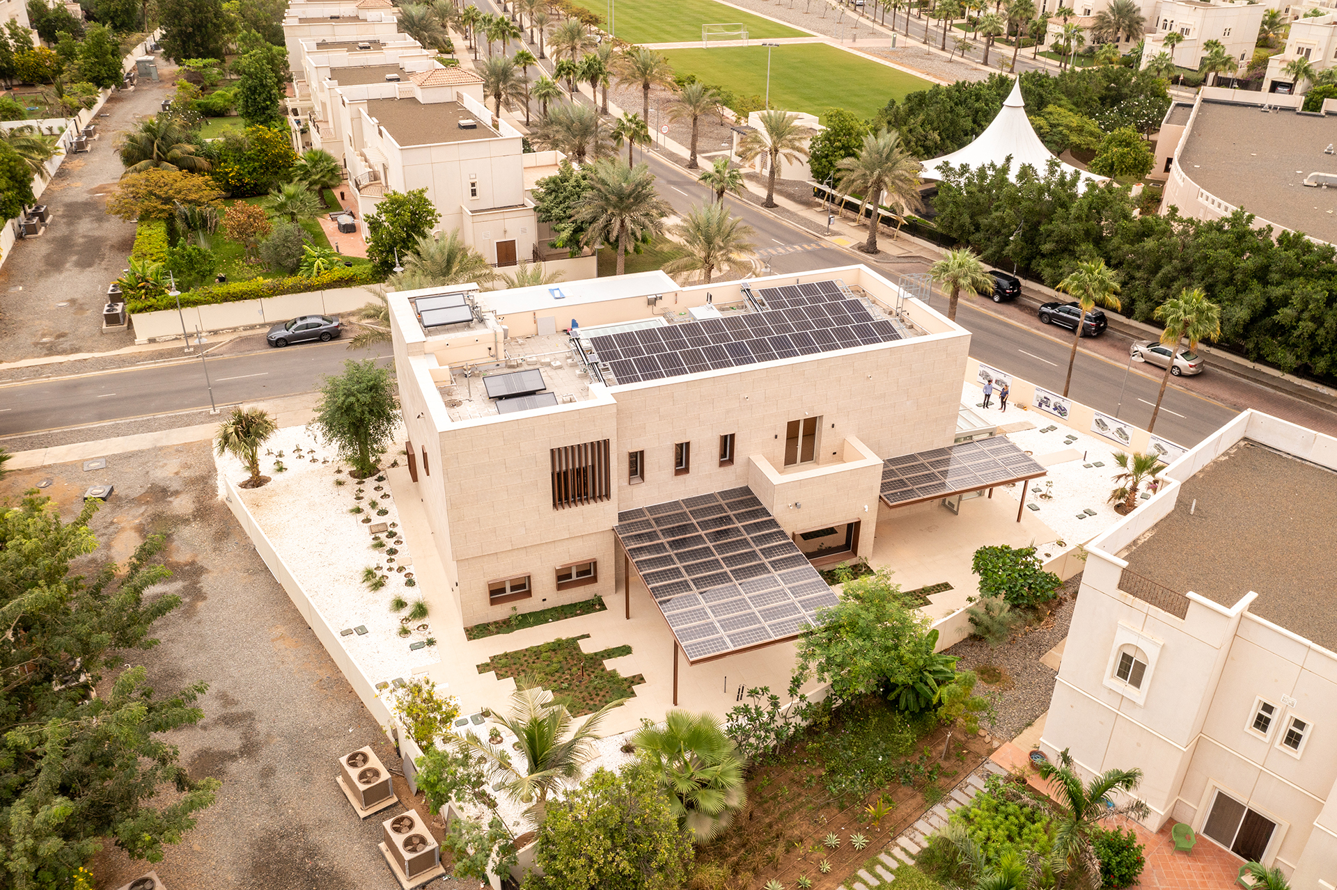 La vivienda smart y ecológica. Tiene 650 metros cuadrados y está diseñada en dos plantas, entre el desierto y el mar, en Thuwal, Arabia Saudita