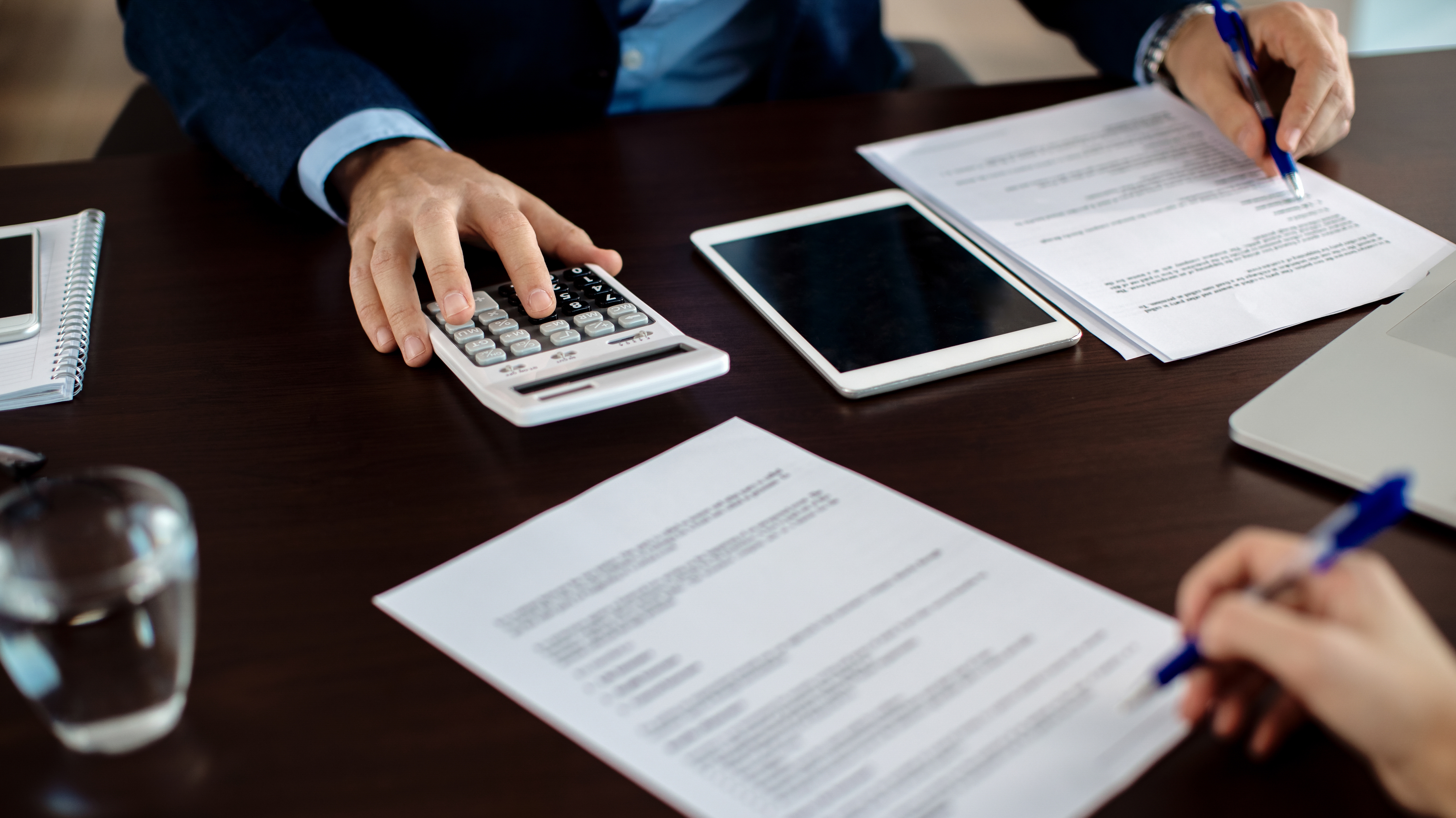 Las primeras imágenes de los ataques de Israel y EEUU al régimen iraní