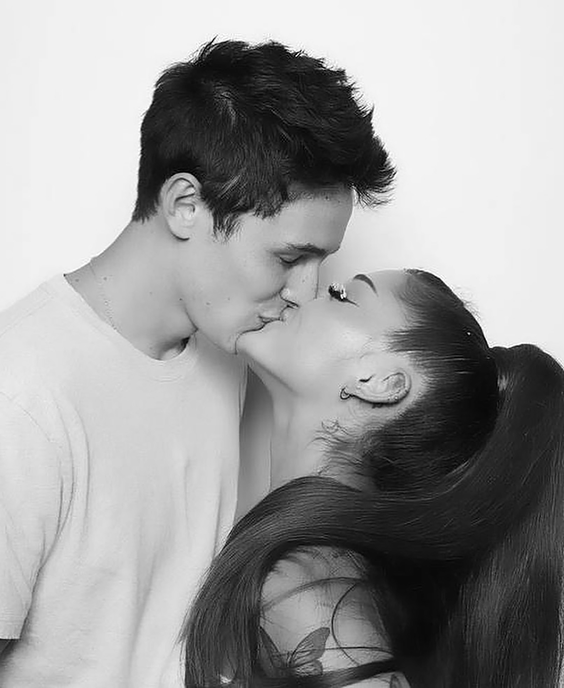 Ariana Grande Creampie - Ariana Grande se casÃ³ con Dalton Gomez tras un noviazgo de un aÃ±o - Infobae