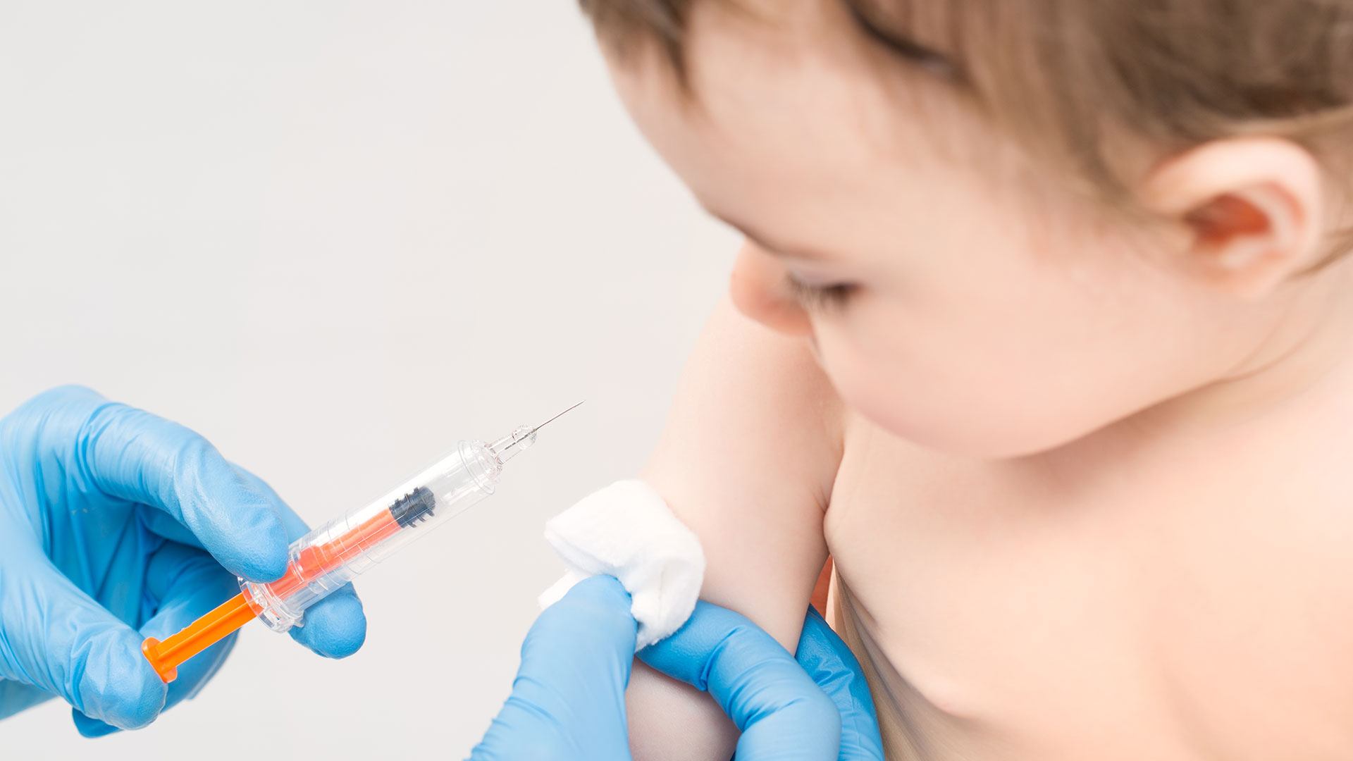 La vacunación es la medida más importante de prevención ante la meningitis (Getty) 