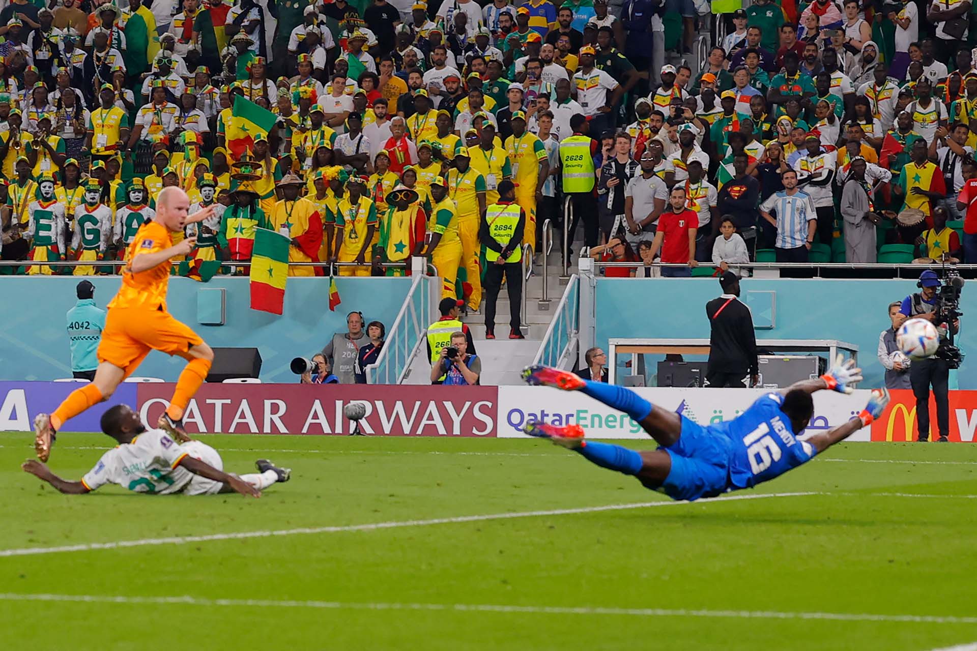 La definición de Davy Klaassen para ampliar las diferencias de Países Bajos ante Senegal 