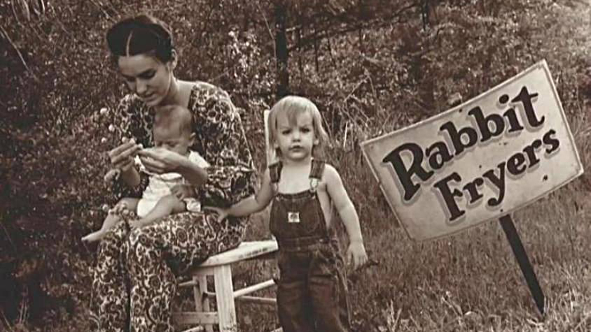 Jared Leto de niño, con su hermano Shannon y su madre Constance, que los crió sola