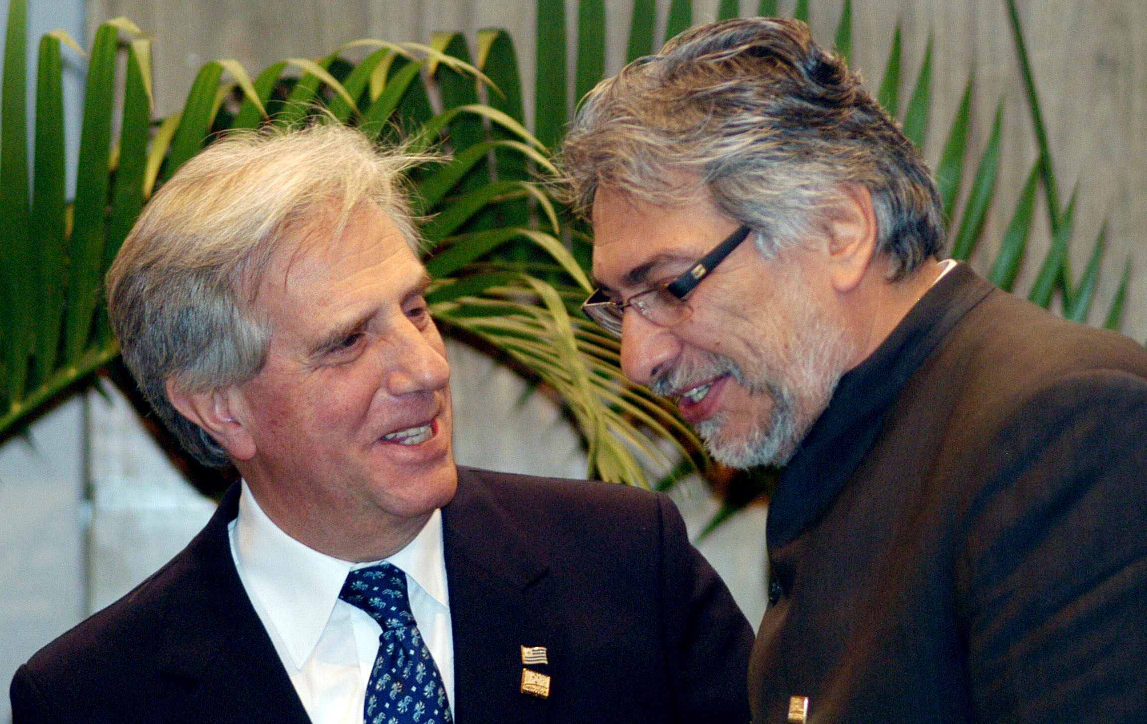 En la imagen, los expresidentes de Paraguay Fernando Lugo (d) y de Uruguay Tabaré Vázquez (i). EFE/Diego Benítez/Archivo
