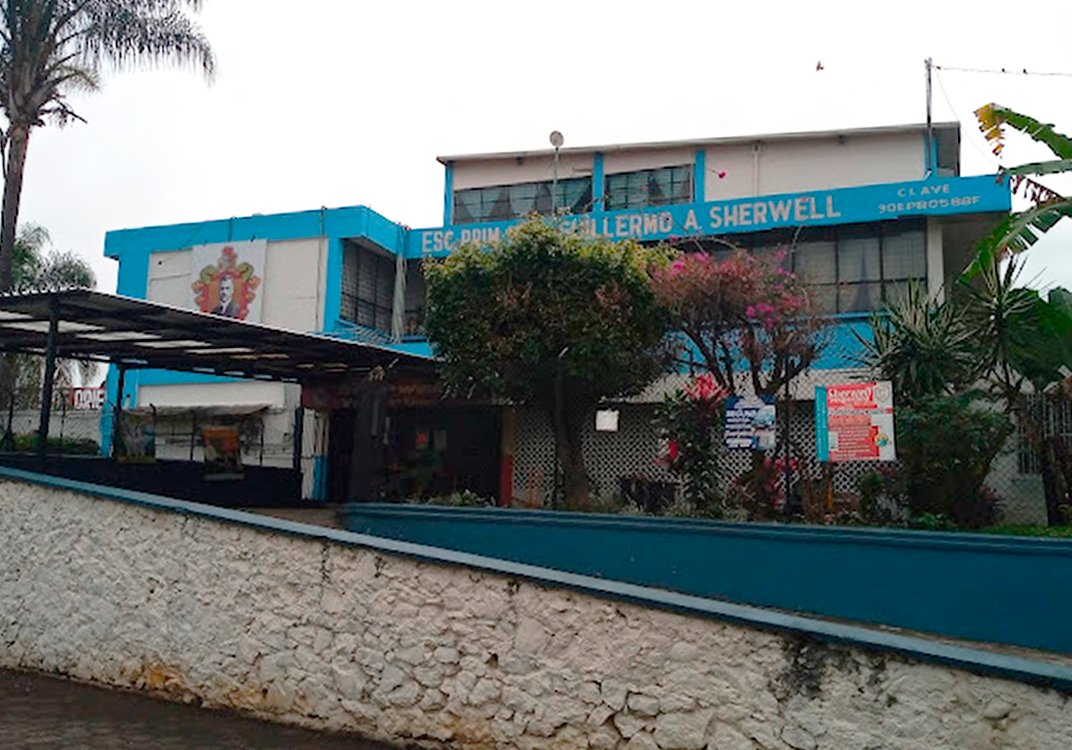 Tras sufrir bullying un niño se lanzó del segundo piso de su primaria en Veracruz