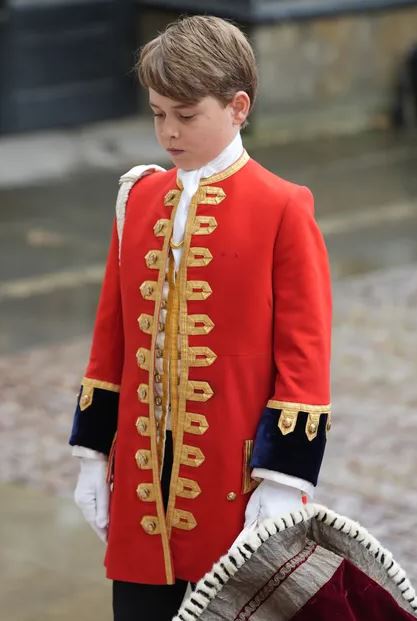 El príncipe George, segundo heredero en línea de la corona británica fue de gala (Getty)
