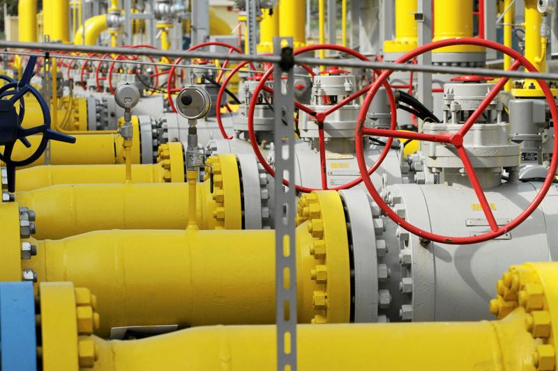 Imagen de archivo de válvulas y ductos en la estación de distribución de gas Gaz-System en Gustorzyn, en el centro Polonia. 12 de septiembre, 2014. REUTERS/Wojciech Kardas/Agencja Gazeta/Archivo 