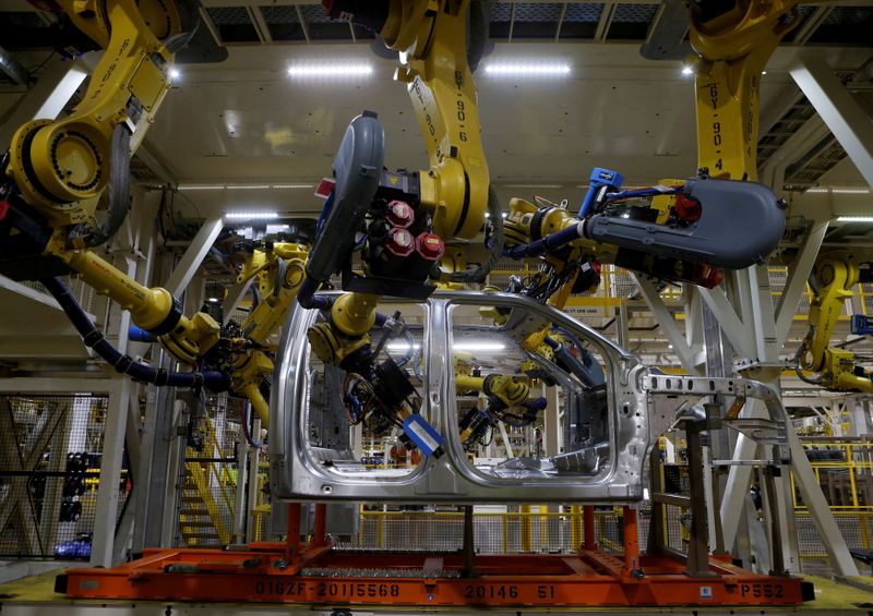 El software de Intrinsic estaría enfocado en robots industriales como aquellos normalmente usados para procesos de ensamblaje. (Foto: REUTERS/Rebecca Cook/ARCHIVO)