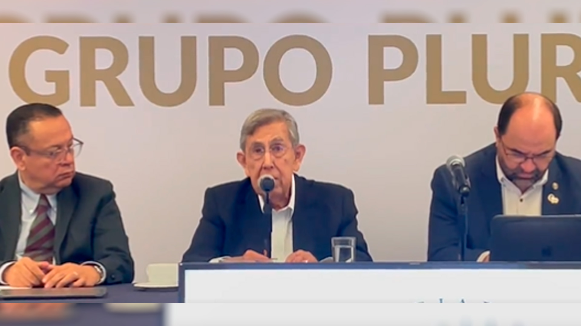 Cuauhtémoc Cárdenas cuestionó a los partidos políticos en el país (Foto: Captura de pantalla Twitter/@letroblesrosa)