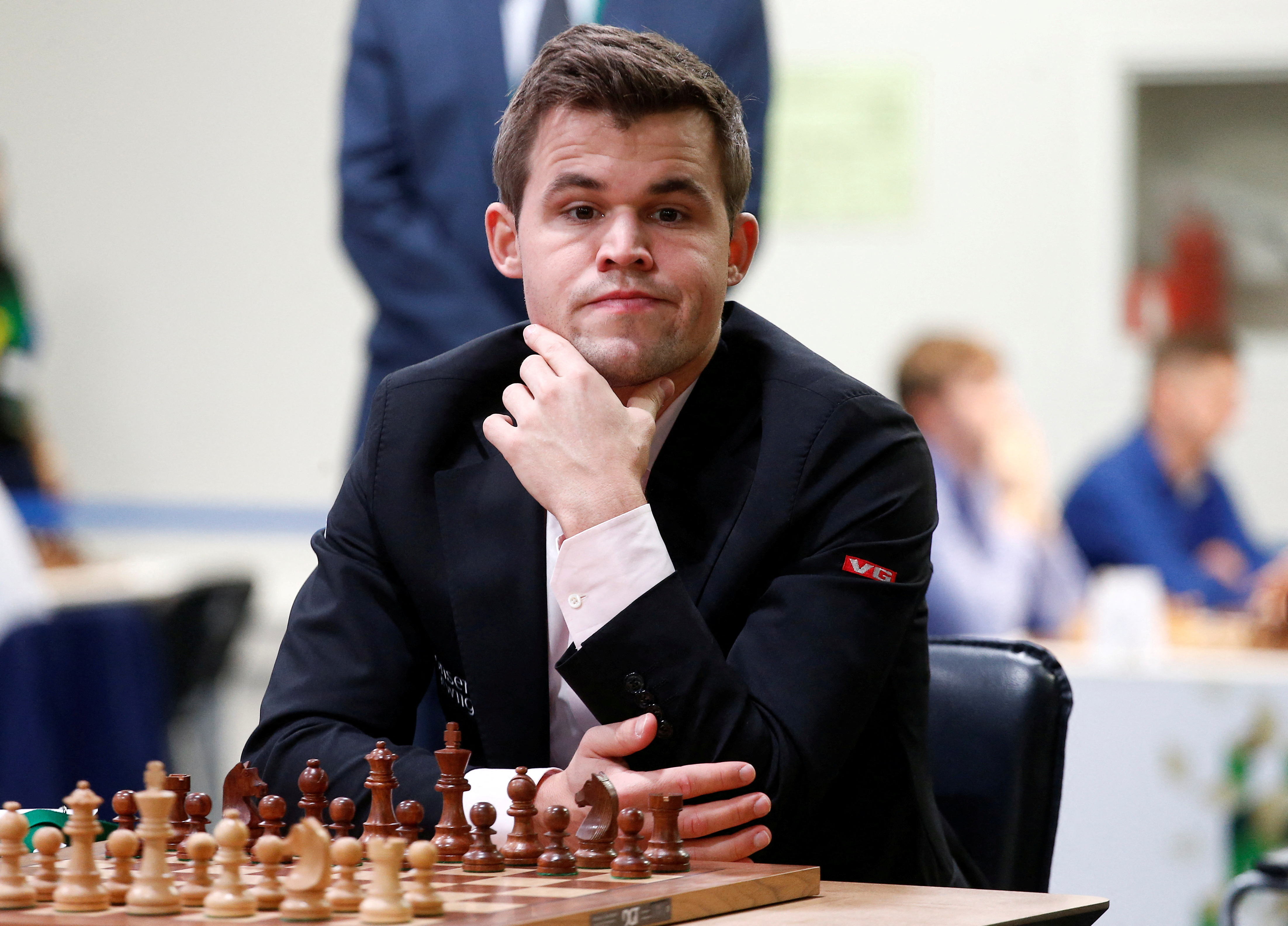 Magnus Carlsen decidió abandonar una partida luego de perder -según su propio criterio de manera extraña- frente a un rival de menor fuerza, un joven norteamericano de 19 años, Hans Moke Niemann, N°41 del ranking internacional.