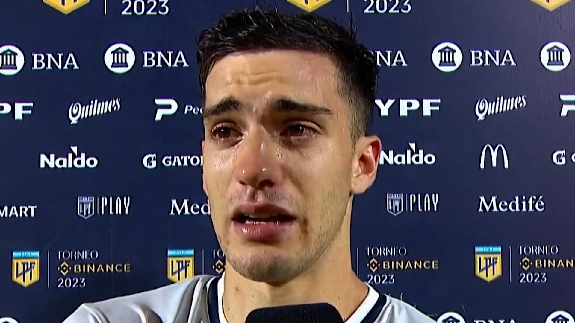 Perdió a su mamá, pidió jugar y no pudo contener las lágrimas tras la victoria de Gimnasia: “El fútbol te salva” 