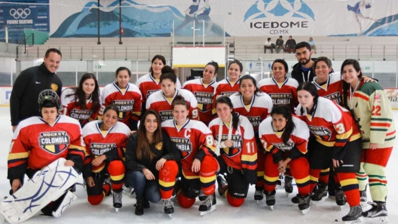 Selección femenina de hockey sobre hielo de Colombia. Foto tomada de Vaki