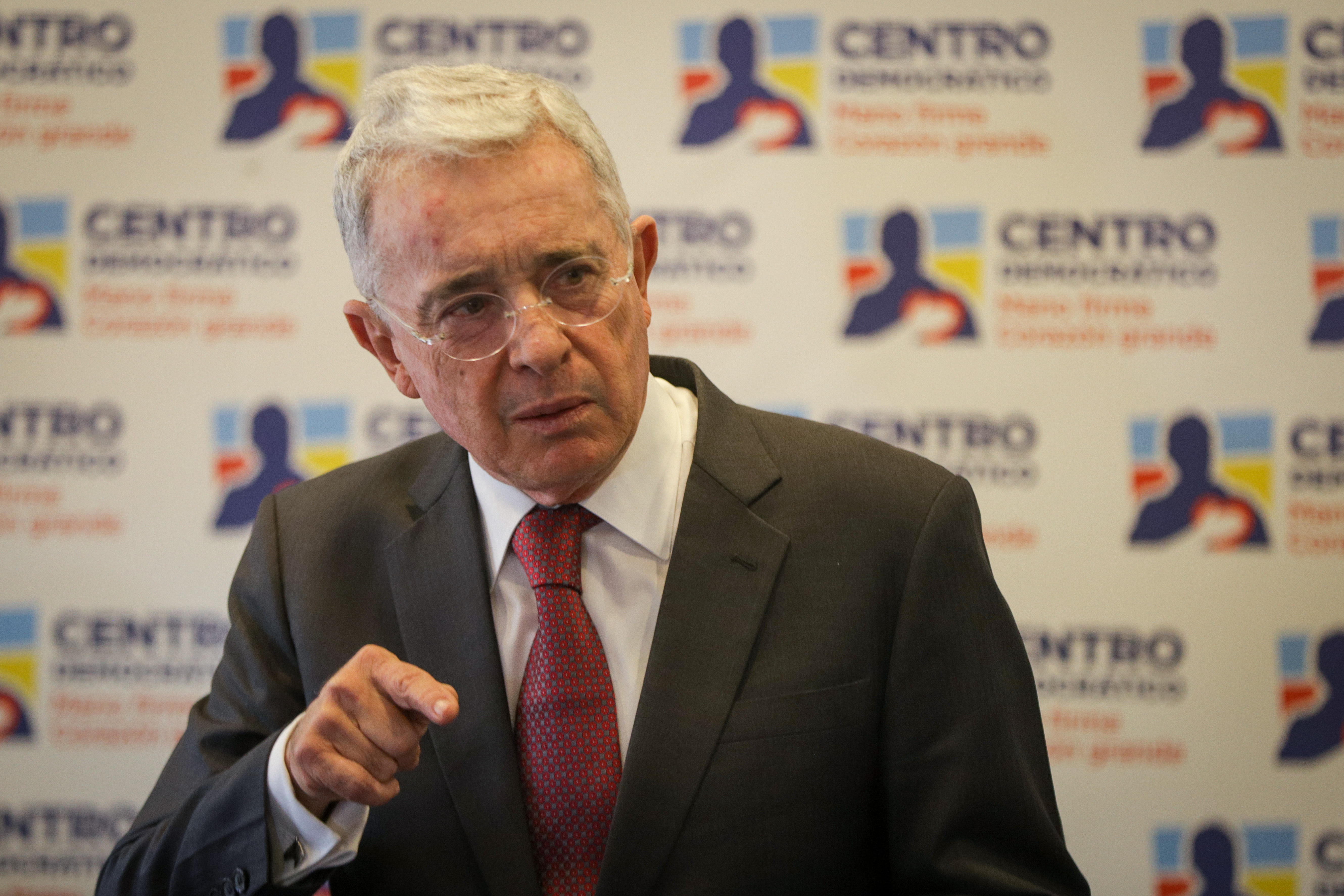 Álvaro Uribe began touring the country to win back the voters for the territorial elections.  (Colprensa - Álvaro Tavera)