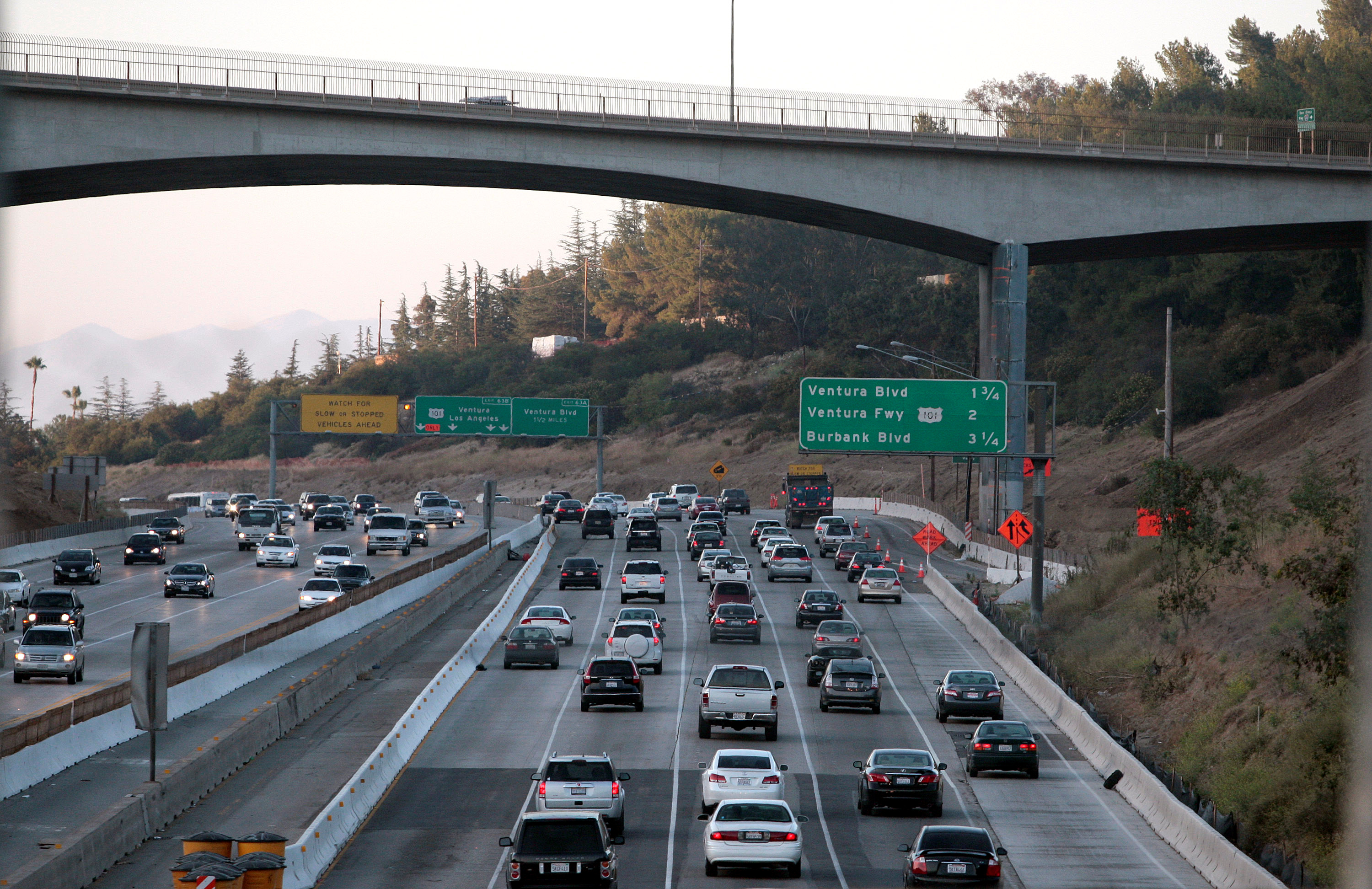 Una autopista congestionada en Los Angeles, California (REUTERS/Jason Redmond/Archivo)