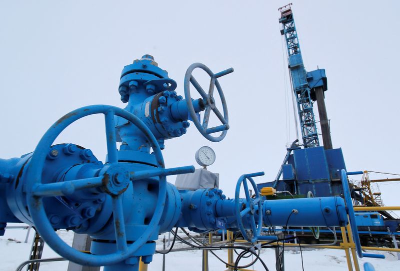 FOTO DE ARCHIVO: Varias válvulas cerca de un punto de perforación en una instalación gasística operada por la rusa Gazprom en el yacimiento de Bovanenkovo, en la península ártica de Yamal, Rusia, el 21 de mayo de 2019. REUTERS/Maxim Shemetov