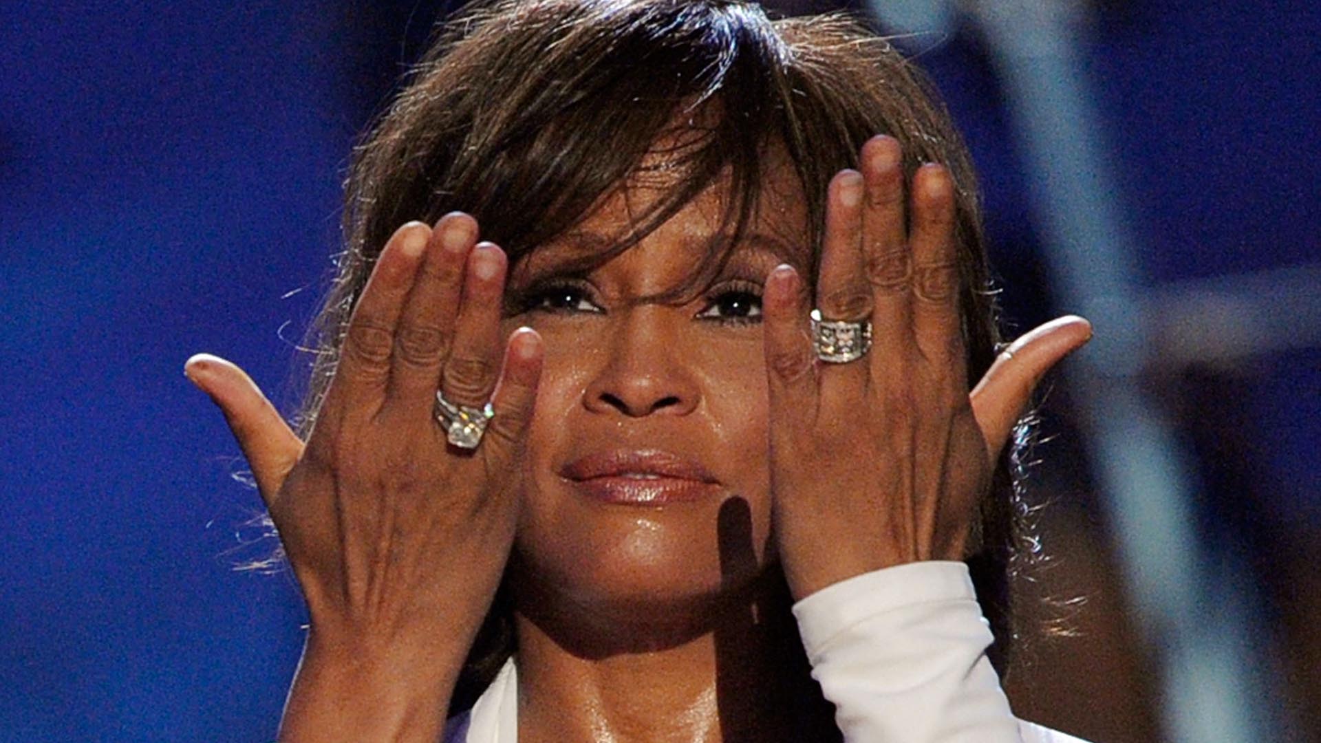 Drogada, quebrada y desnuda en un jacuzzi: el trágico final de Whitney Houston