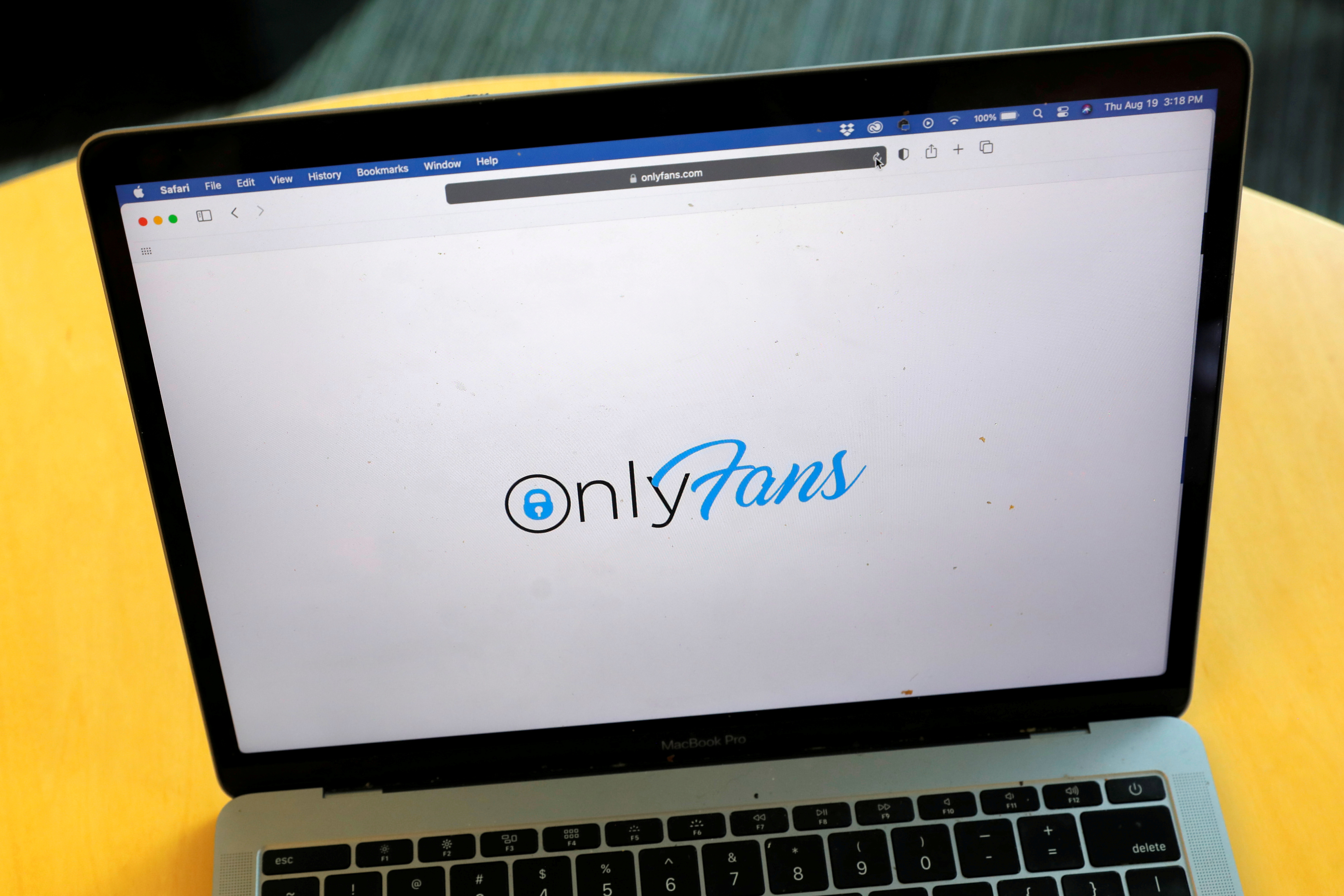 El logo de OnlyFans en la pantalla de una computadora (REUTERS/Andrew Kelly/archivo)