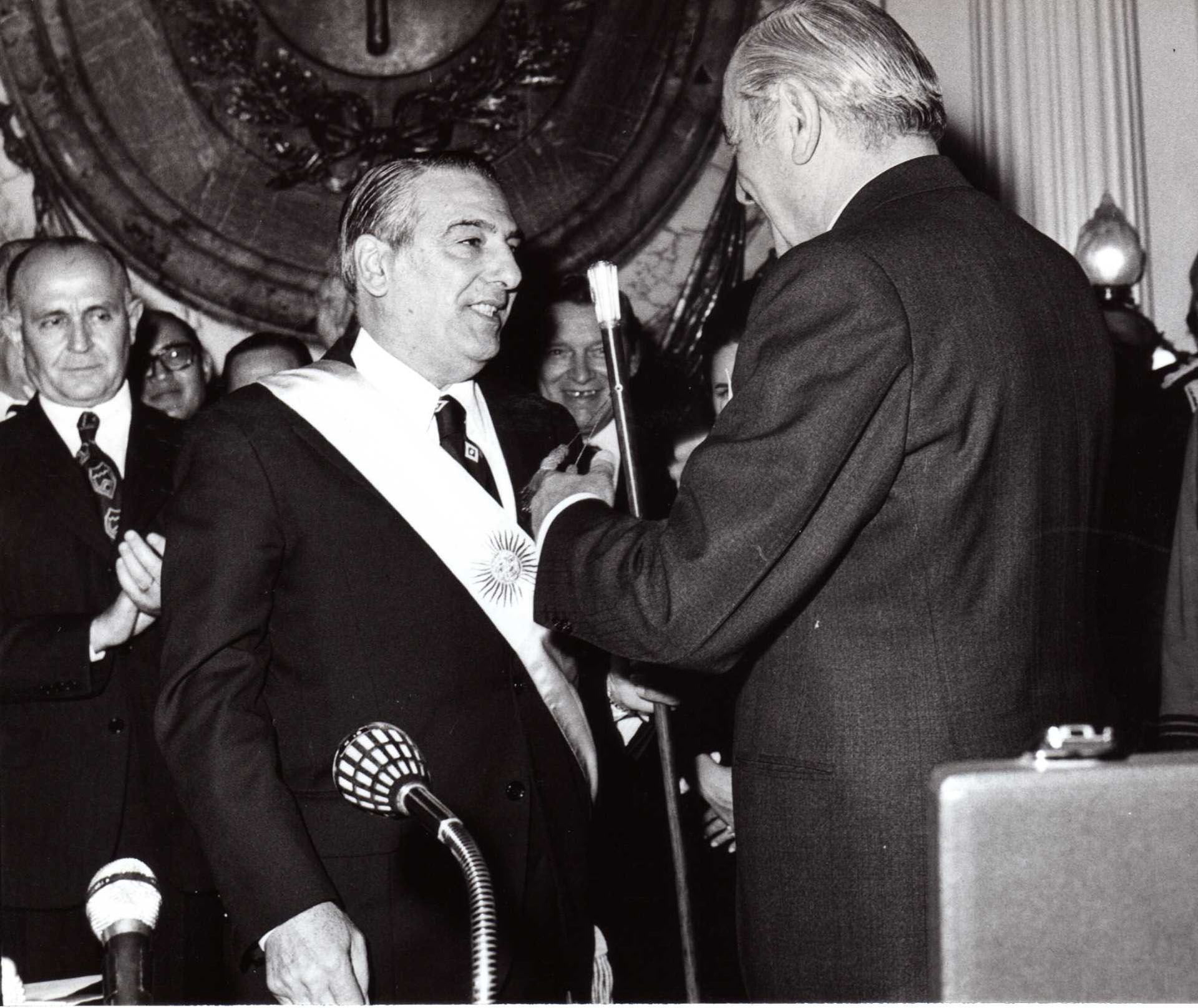 El viernes 13 de julio de 1973, a las 19 horas el diputado Raúl Lastiri asumió provisionalmente la presidencia