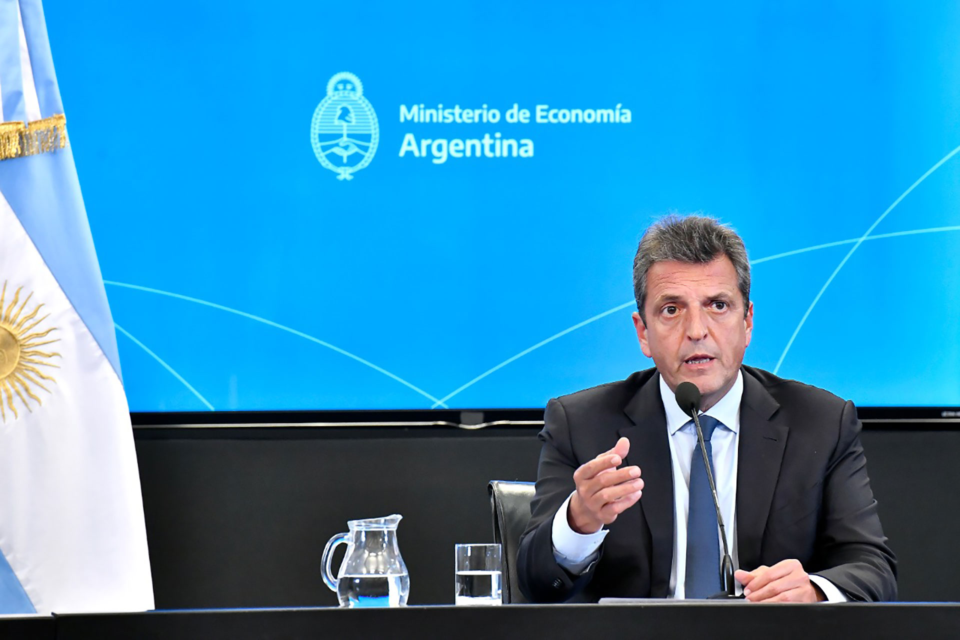 El ministro de Economía, Sergio Massa, durante el anuncio de la recompra de USD 1.000 millones en deuda soberana en dólares