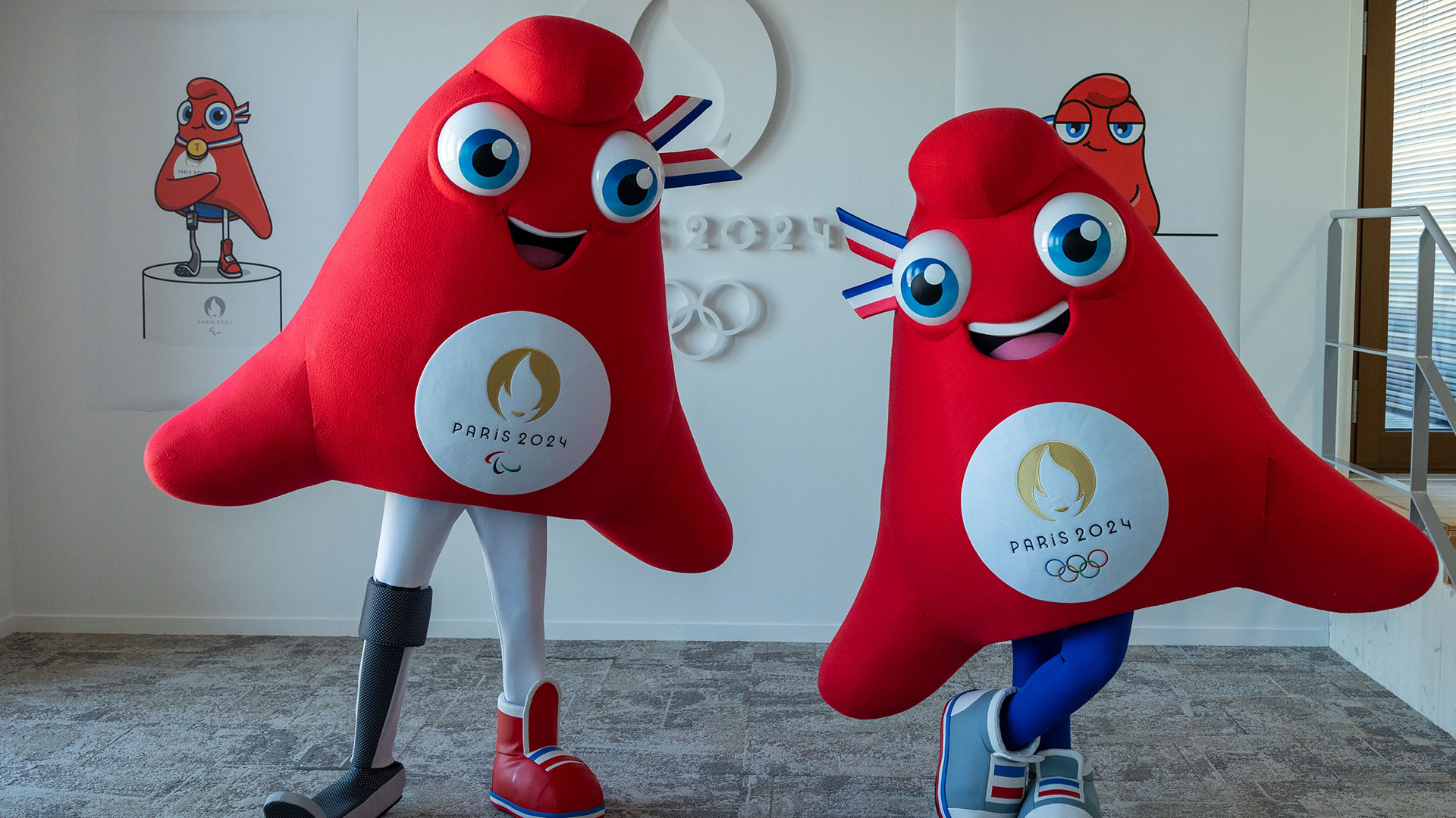 PARÍS, FRANCIA - 14 DE NOVIEMBRE: Los Phryges, inspirados en gorras frigias, se presentan como mascotas de los Juegos Olímpicos y Paralímpicos de Verano de París 2024 el 10 de noviembre de 2022 en París, Francia.

Foto. Marc Piasecki/Getty Images
