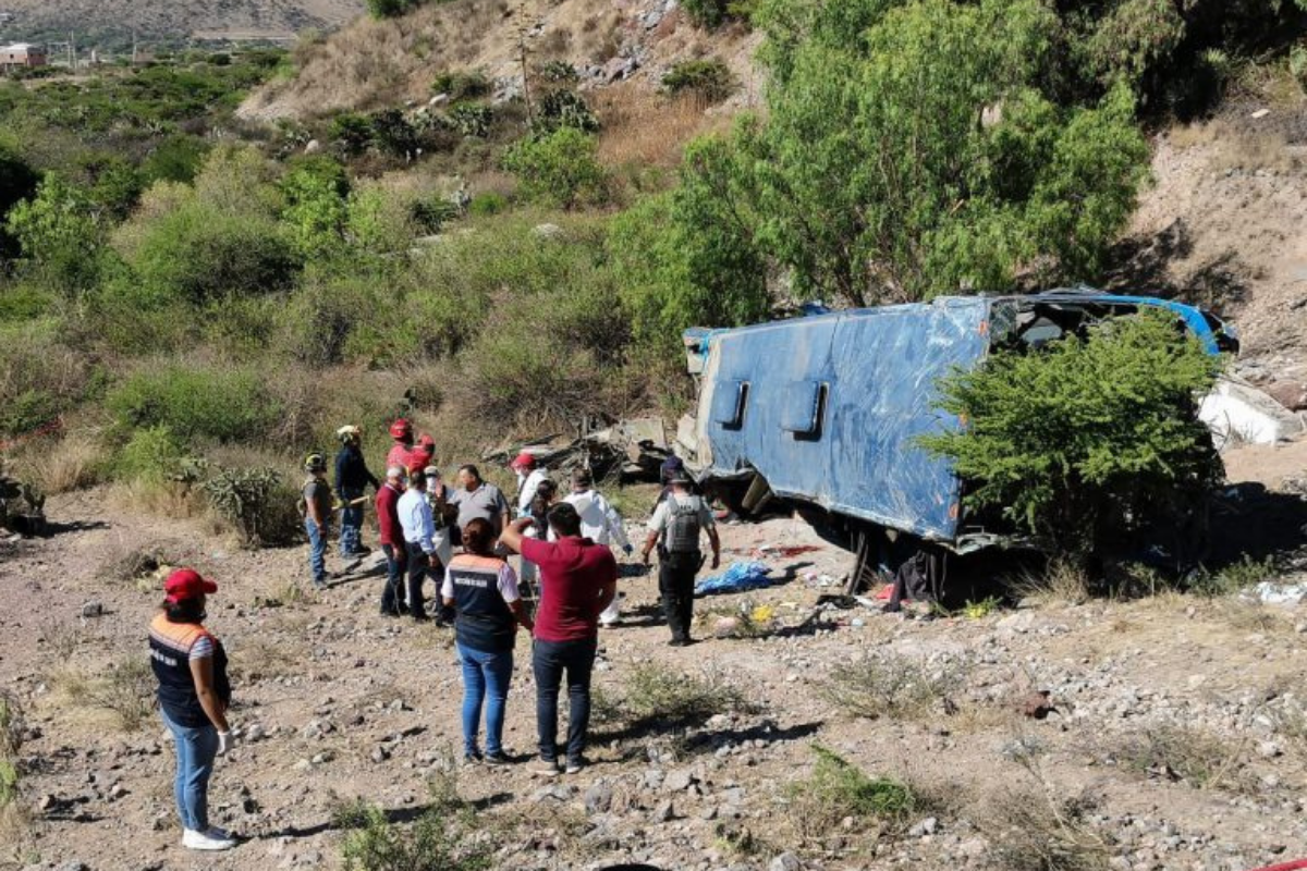 Suman 7 los migrantes fallecidos tras accidente en la carretera San Luis Potosí-Zacatecas; INM repatriará los cuerpos