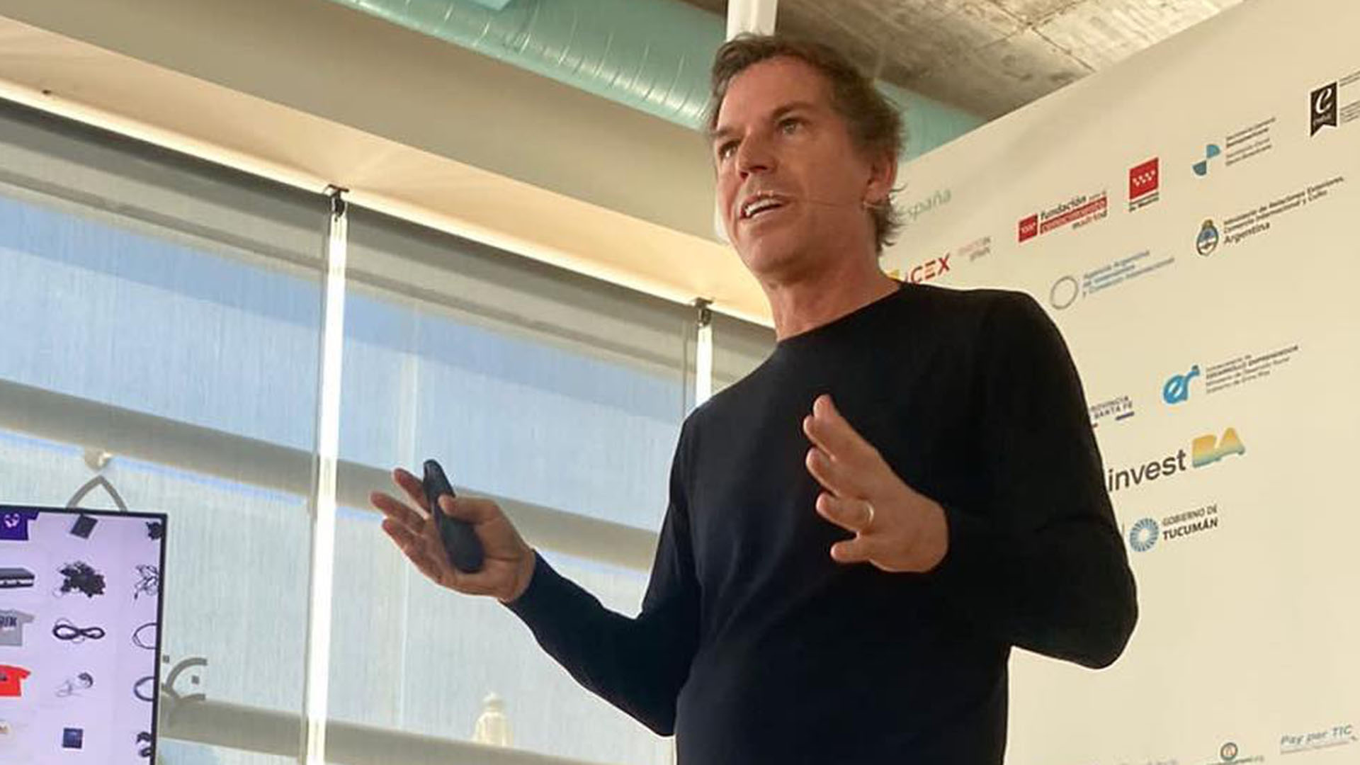 La selección femenina de Irán se trasladará desde Malasia a Omán, pero dos de sus integrantes siguen en Australia