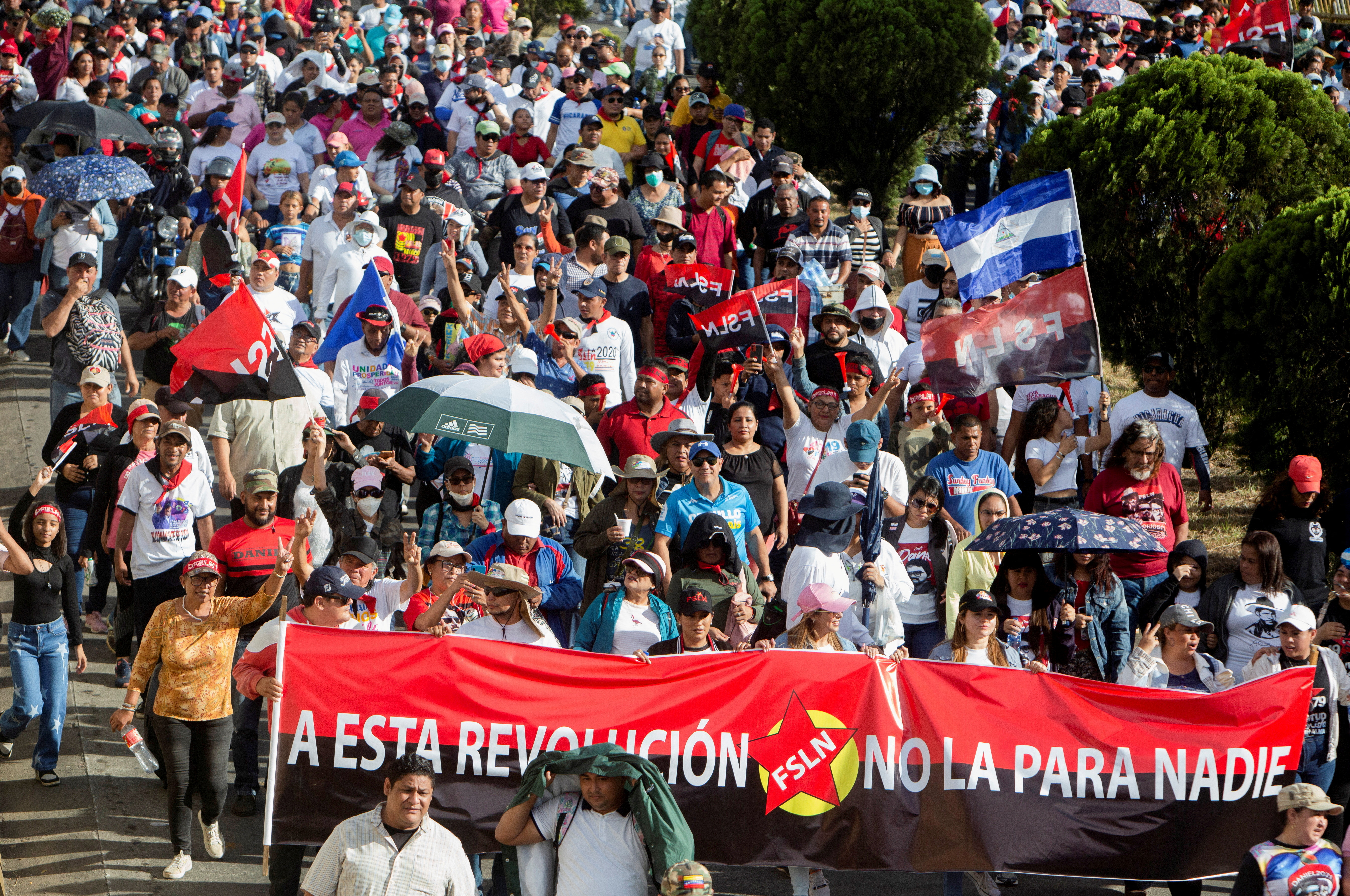 Simpatizantes portan pancartas del Frente Sandinista de Liberación Nacional (FSLN) en Managua este sábado (REUTERS/Stringer)