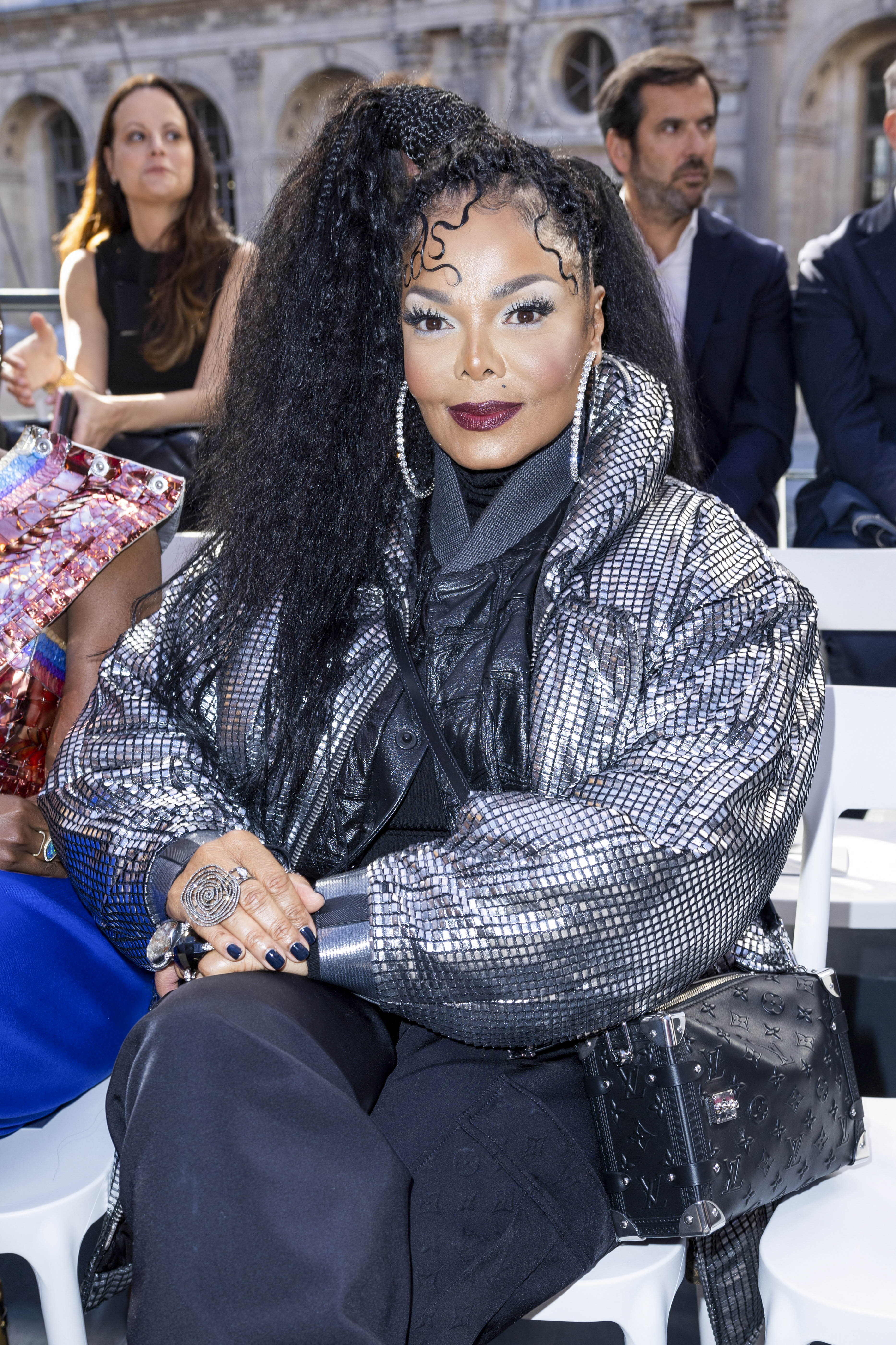 Janet Jackson más vigente que nunca en el desfile de primavera/verano 2023 de Louis Vuitton durante la Semana de la Moda de París 