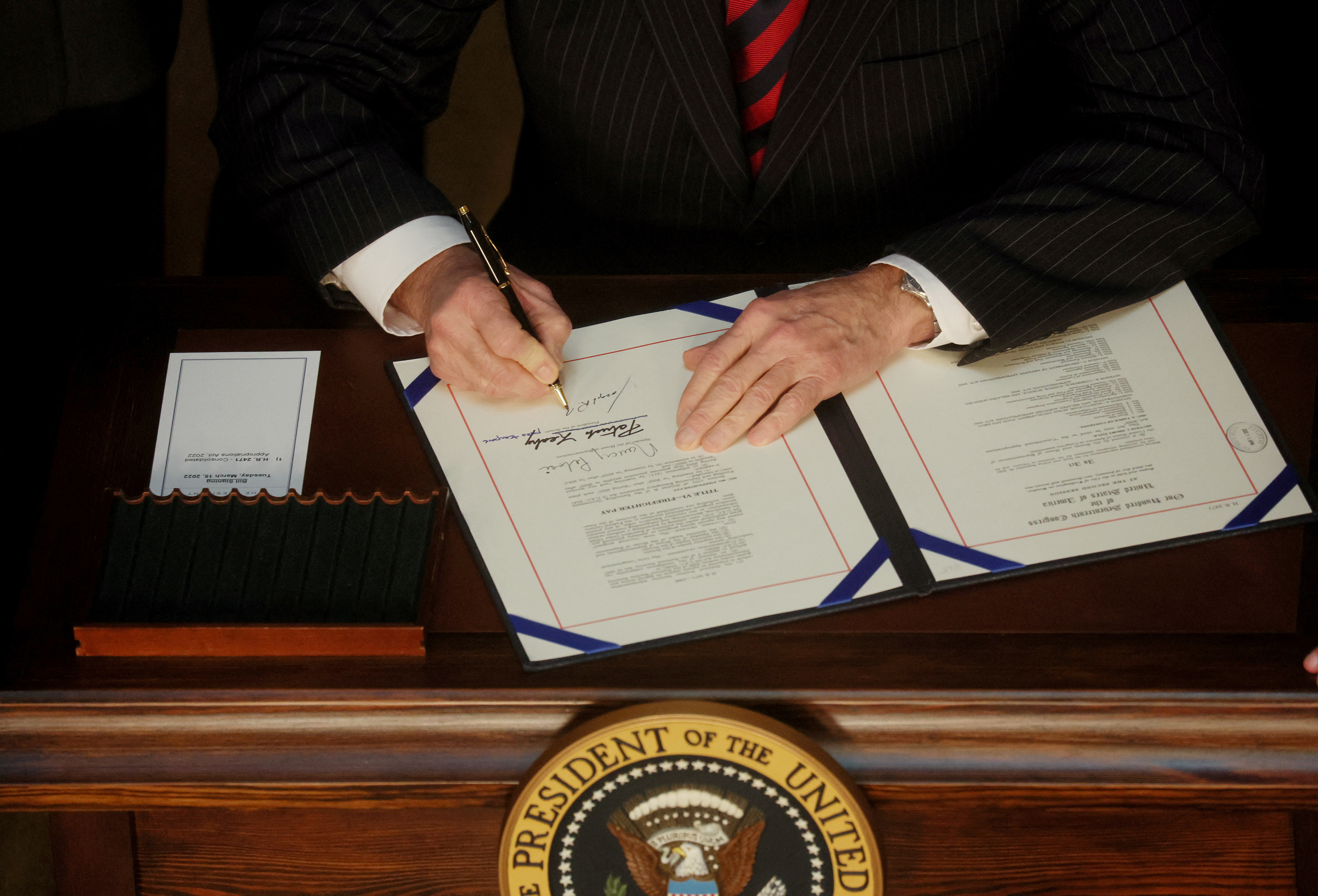 Biden firmó la ley de financiación gubernamental, con una importante partida destinada a Ucrania (REUTERS/Leah Millis)