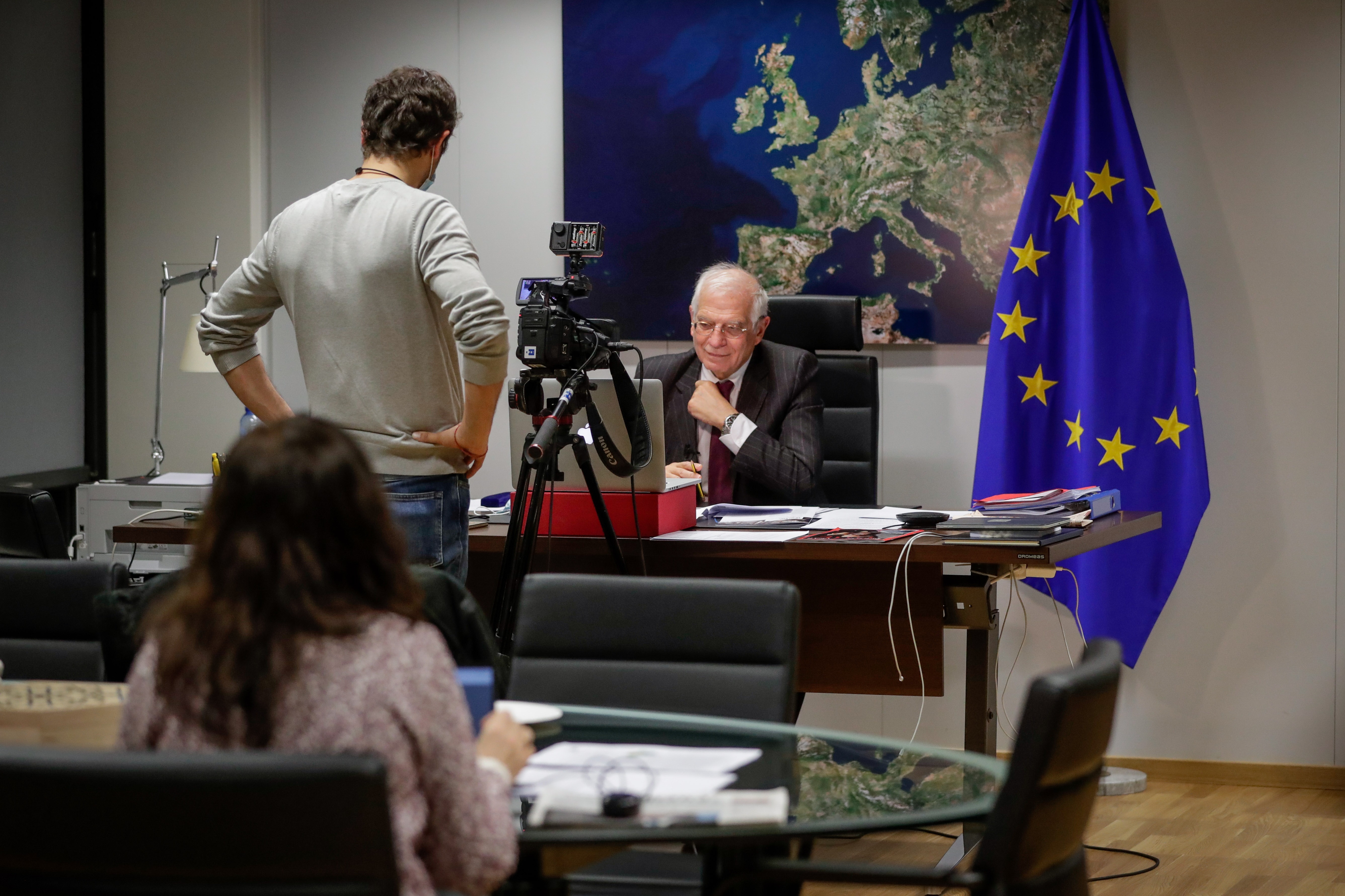 El alto representante para la Política Exterior de la Unión Europea (UE), Josep Borrell, en un momento de la entrevista por videoconferencia con la Agencia EFE. EFE/ Stephanie Lecocq
