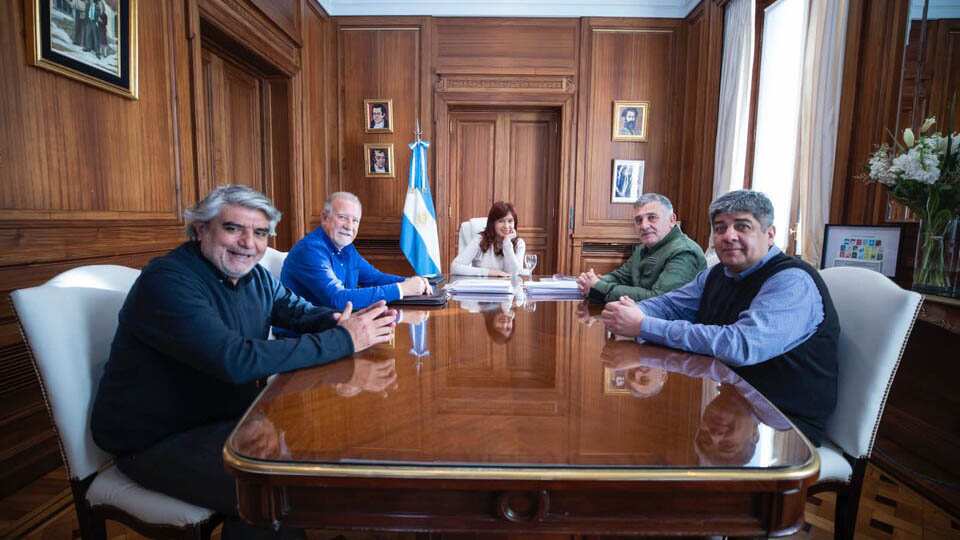 Walter Correa, Omar Plaini, Pablo Moyano y Mario "Paco" Manrique junto a Cristina Kirchner 